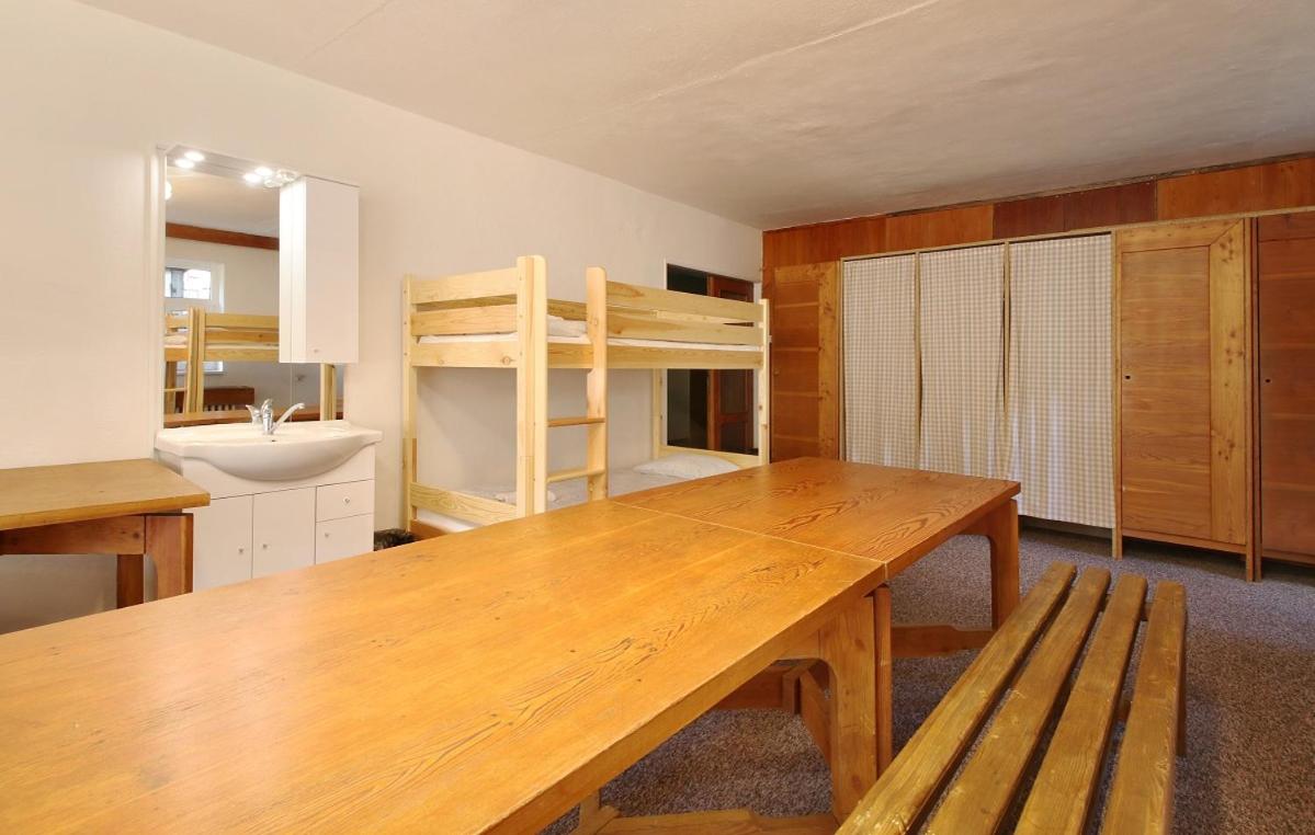 Mixed Dormitory Room photo 3