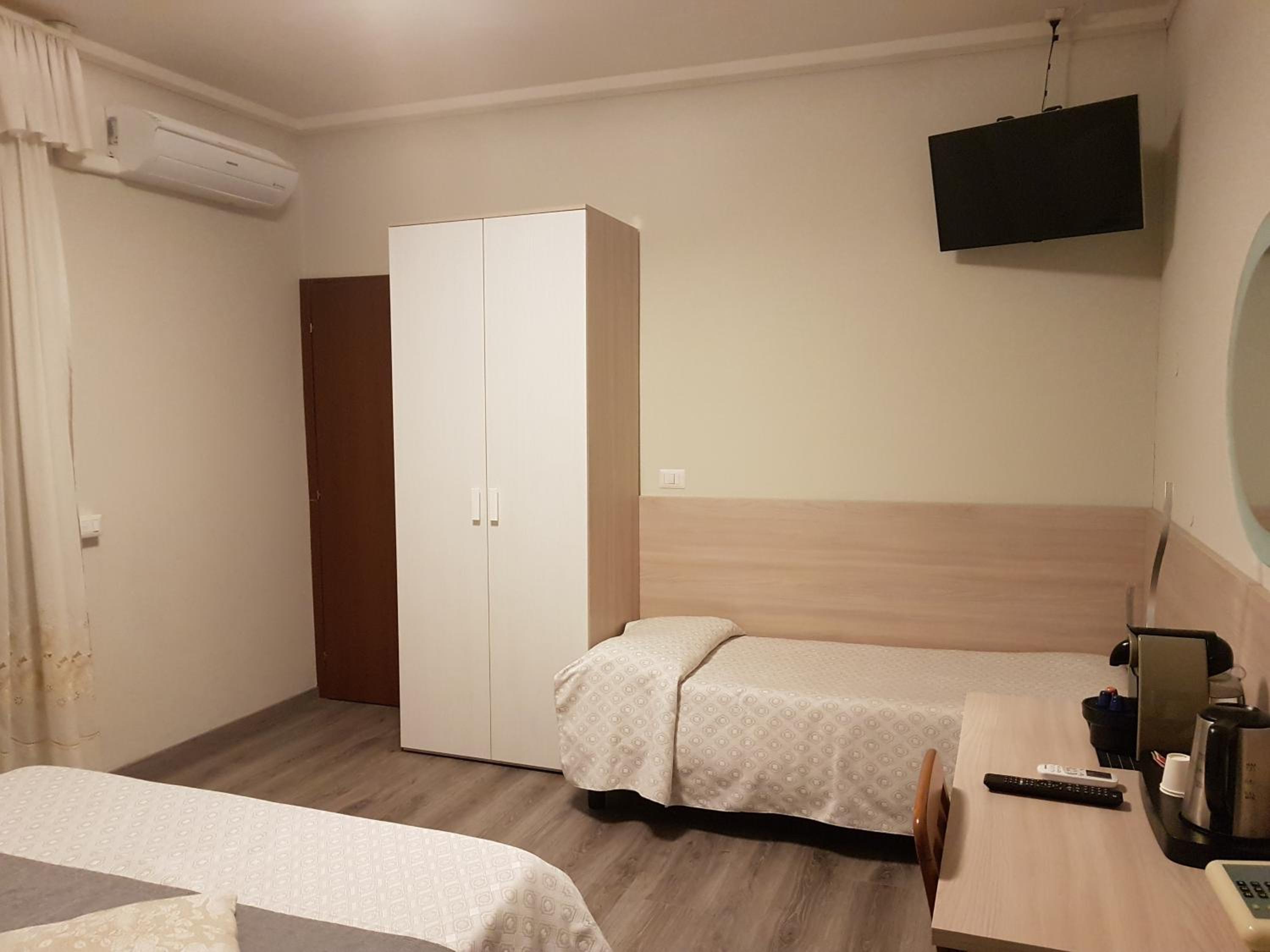 Triple Room - Photo 12