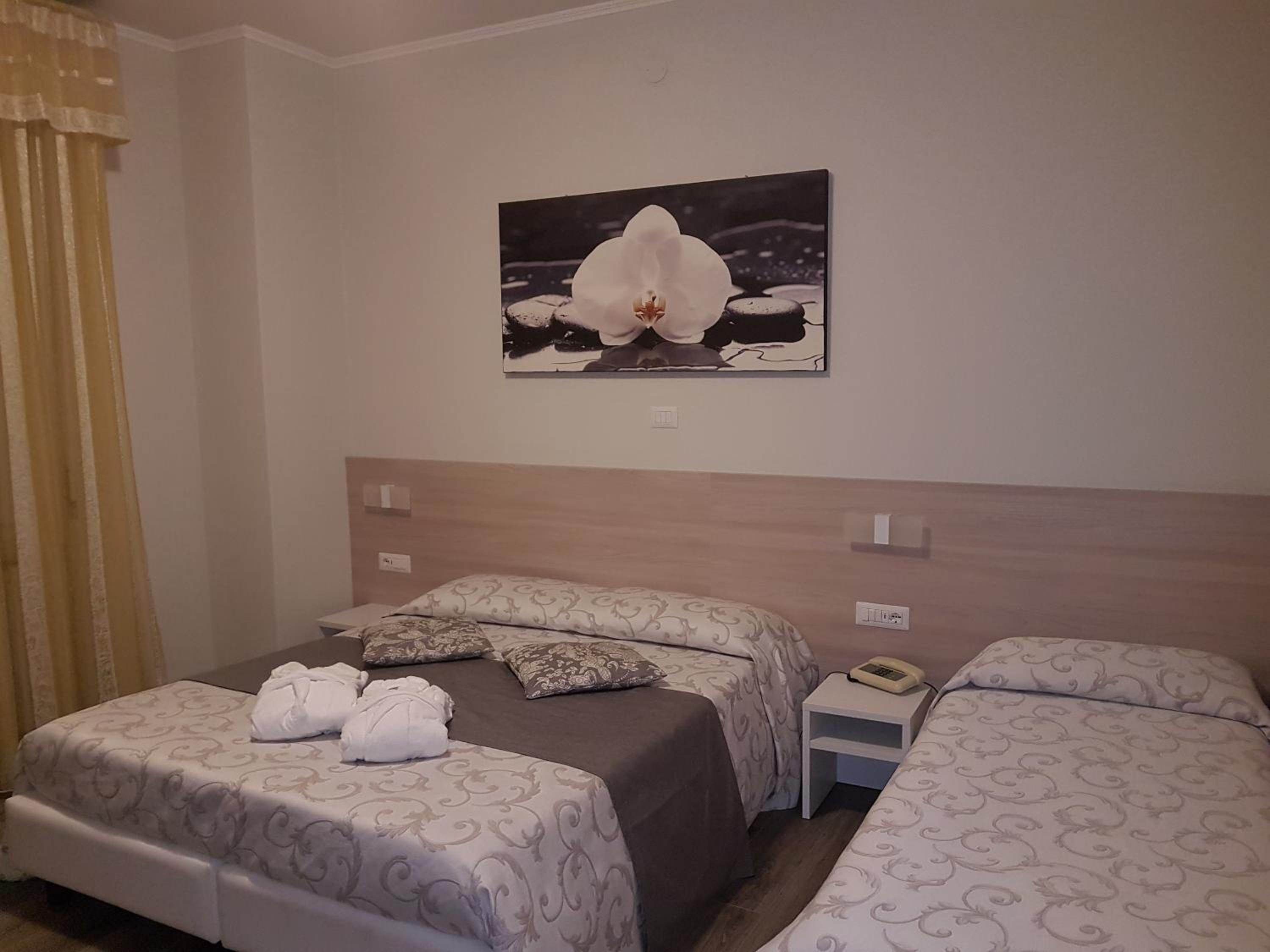 Triple Room - Photo 6