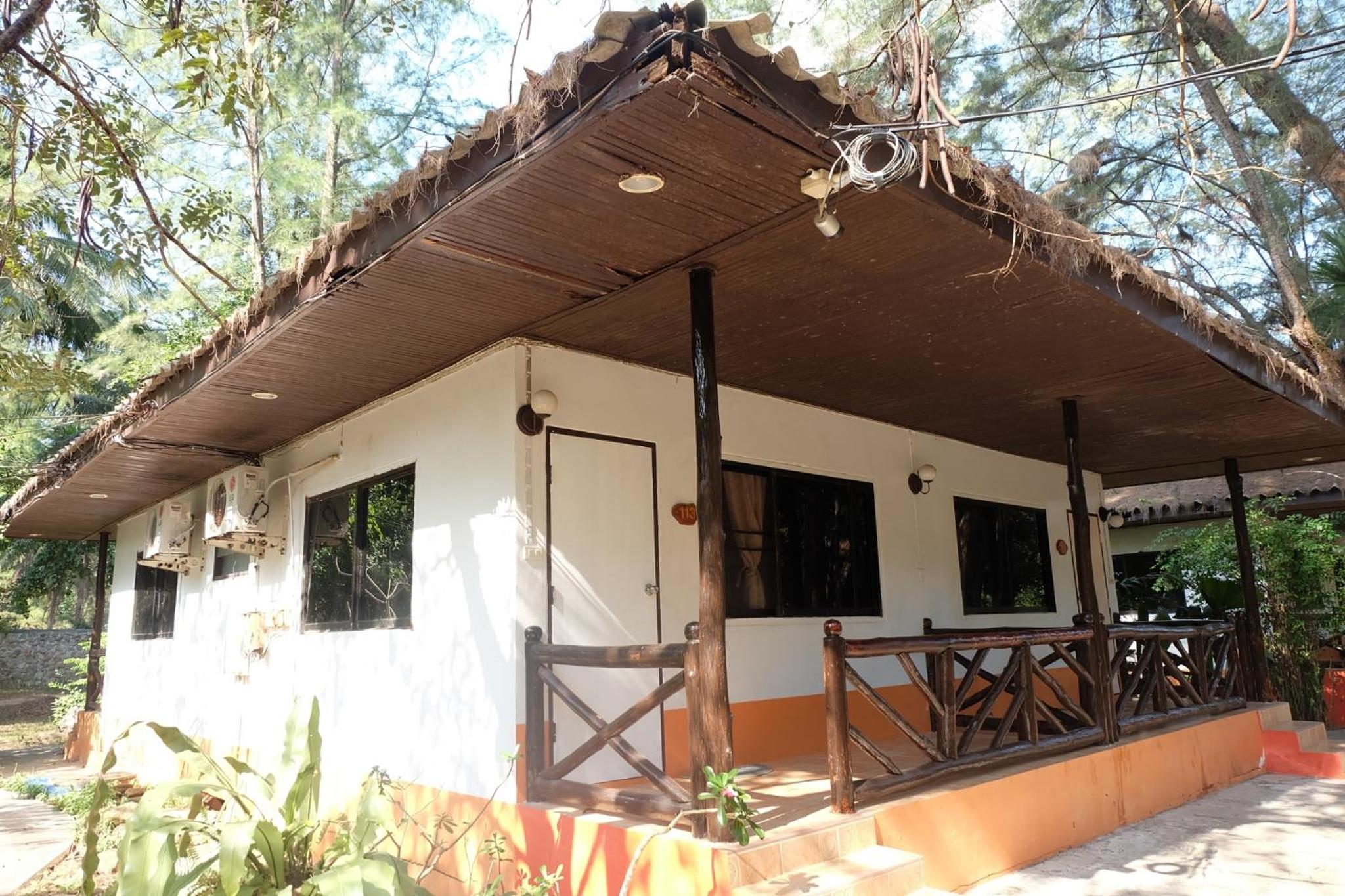 Deluxe Bungalow photo 2