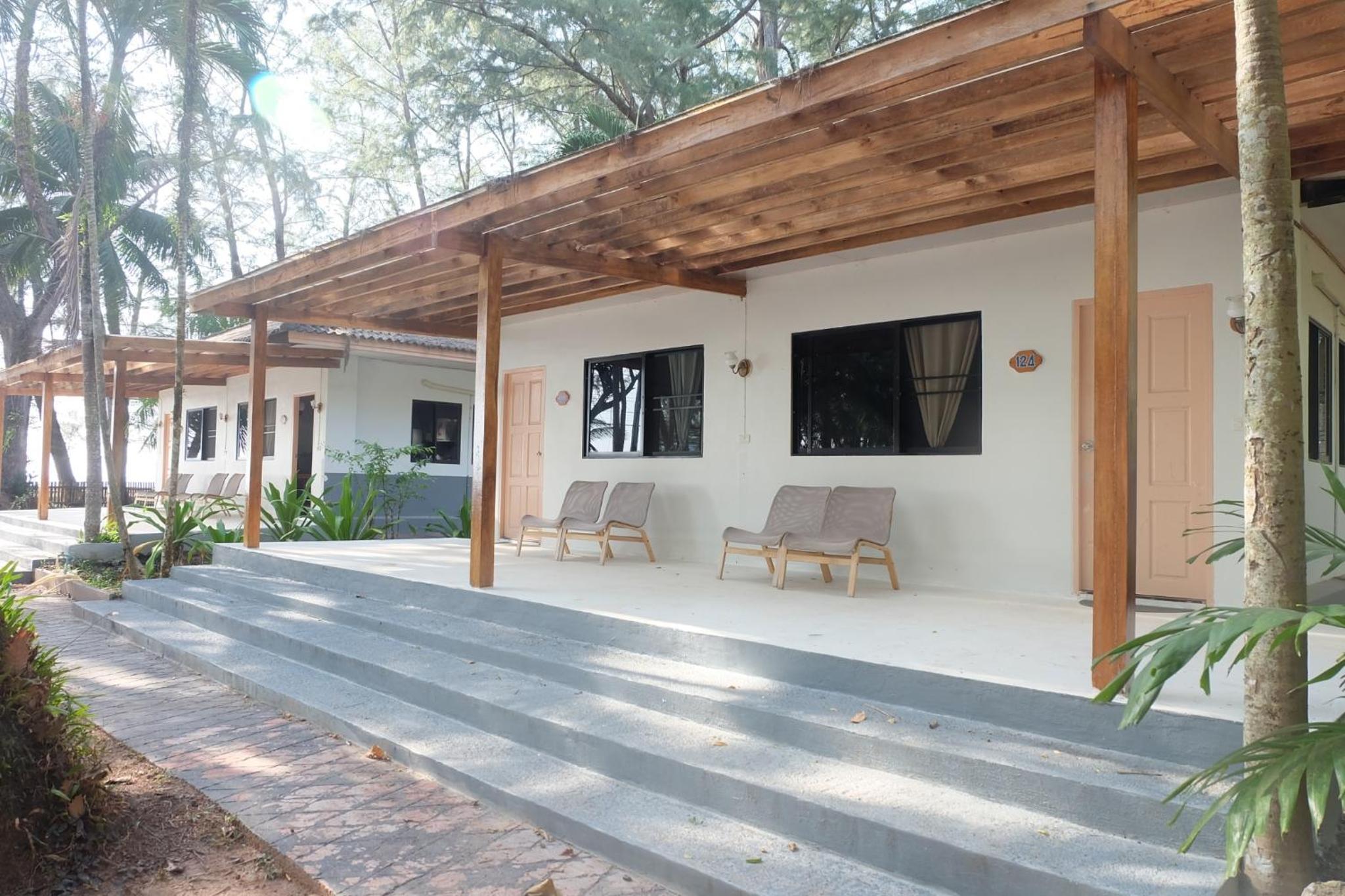Bungalow with Sea View photo 2