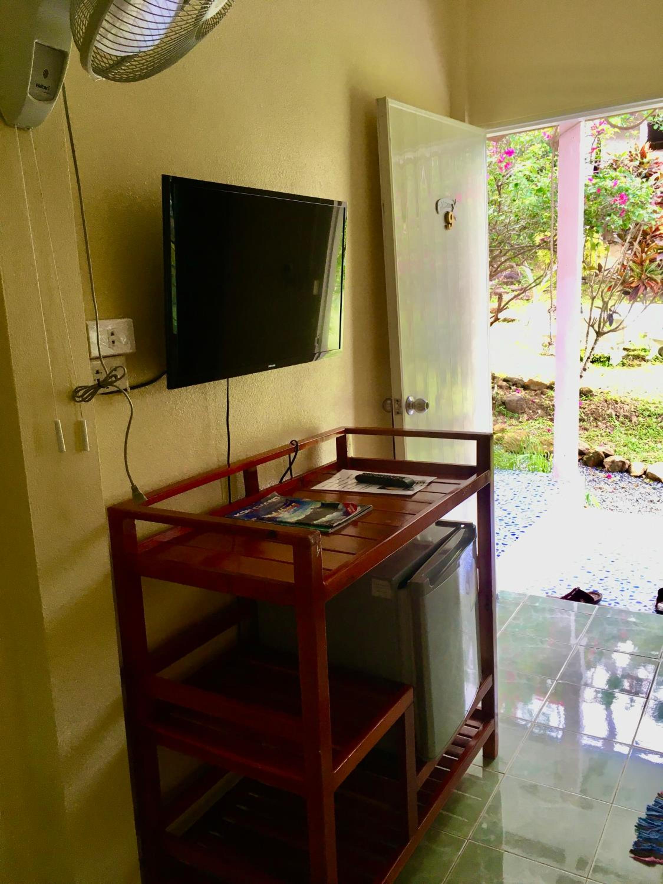 Deluxe Double Room with Fan - Photo 2