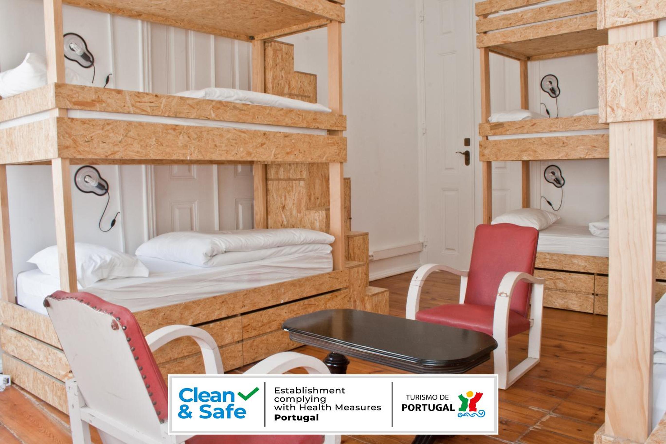 Bed in 9-Bed Mixed Dormitory Room photo 1