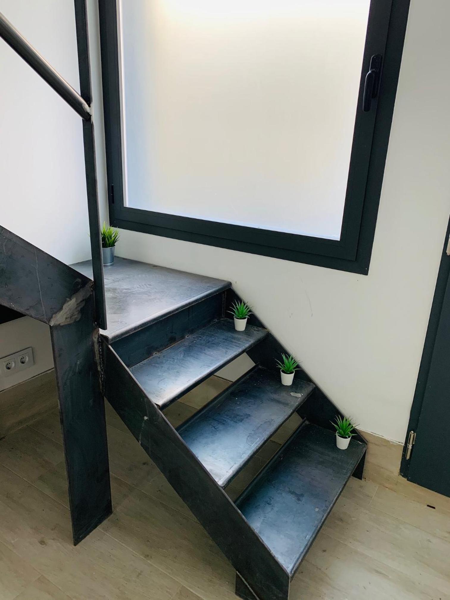 One-Bedroom Loft - Photo 3