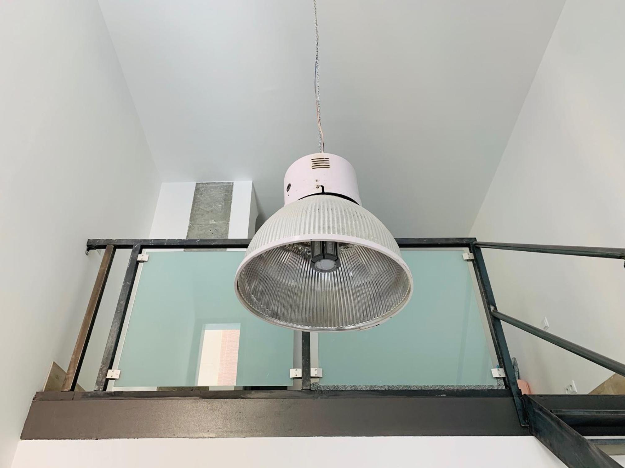 One-Bedroom Loft - Photo 4