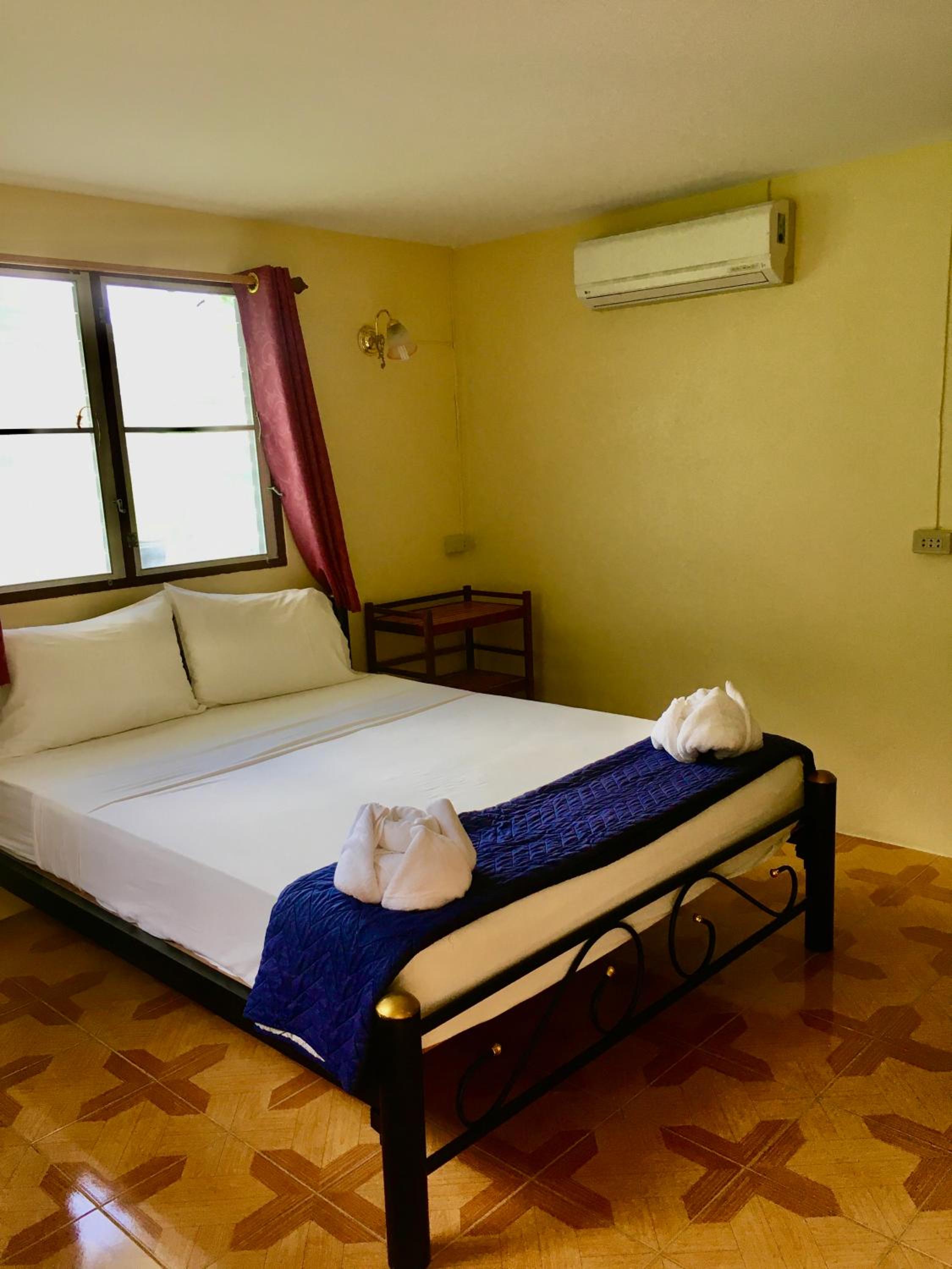 Deluxe Double or Twin Room photo 2