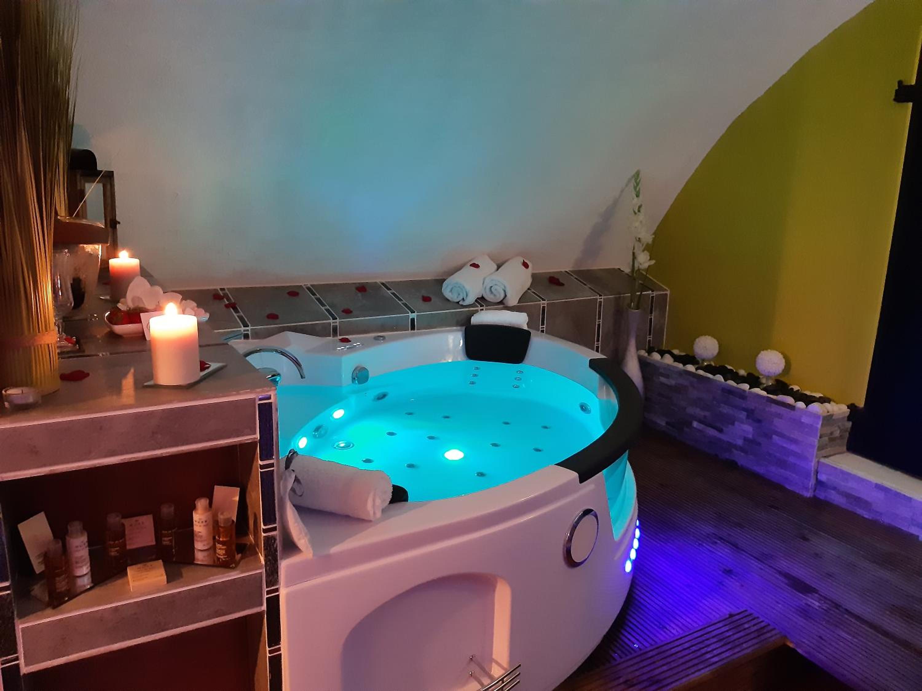 Suite avec Baignoire Spa Suite avec Baignoire Spa