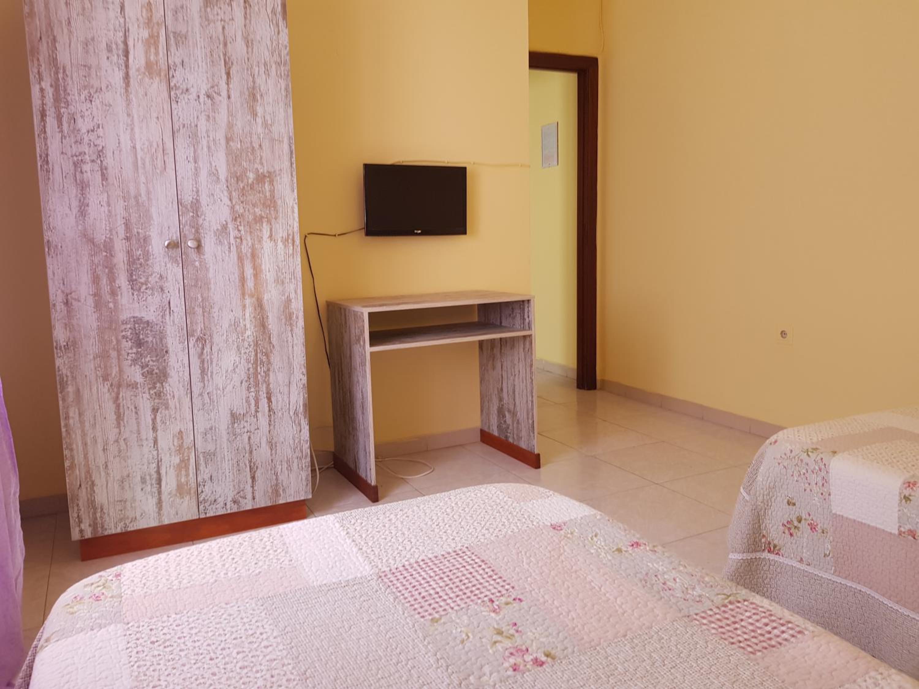 Habitación Triple Básica con Baño Privado