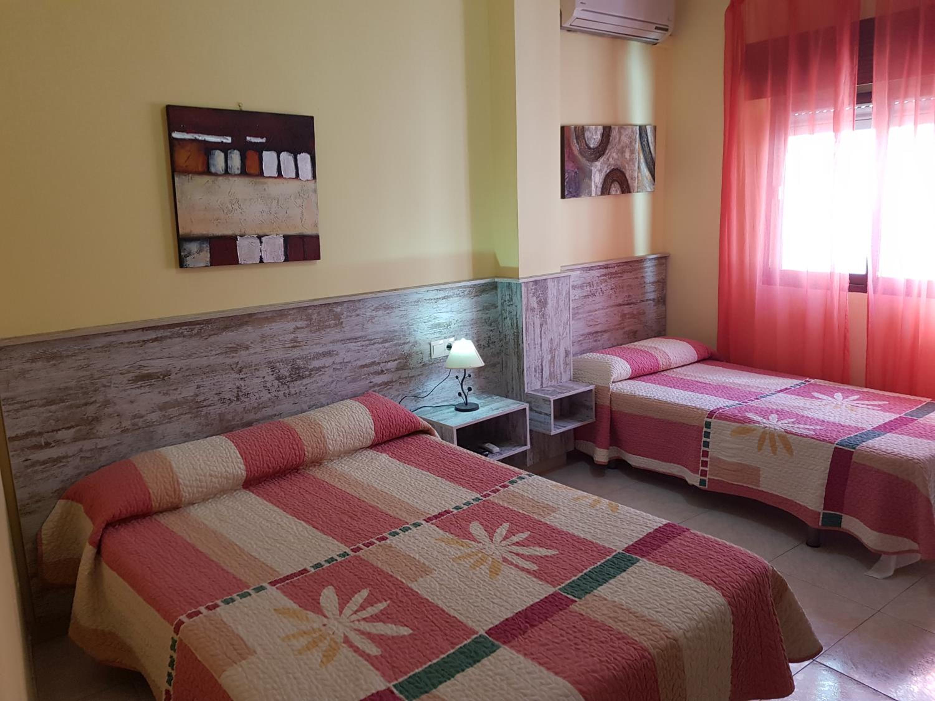 Basic Triple Room with Private Bathroom photo 2