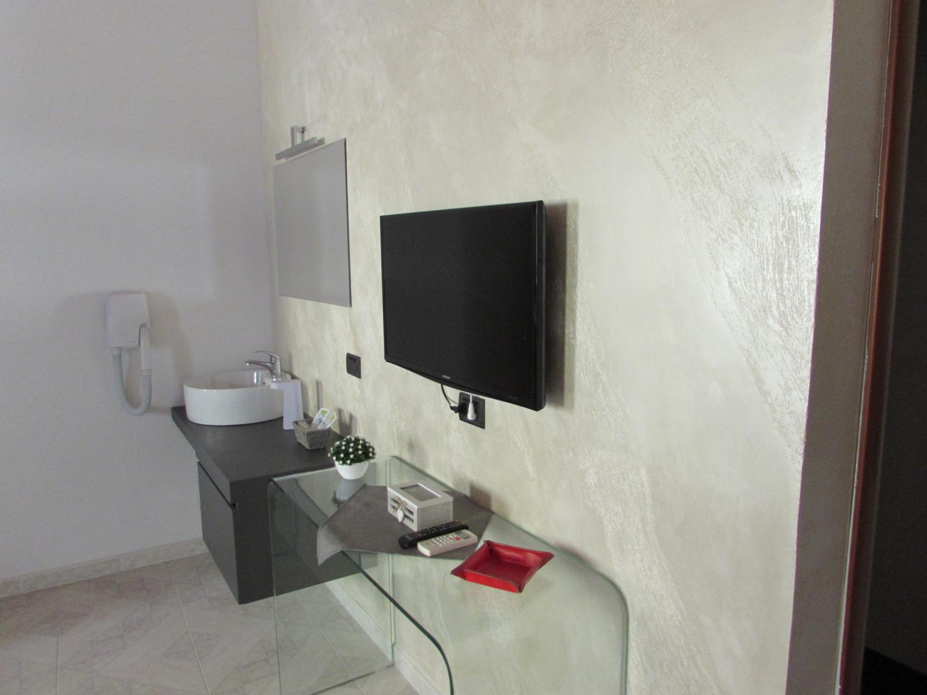 Standard Double Room - Photo 20