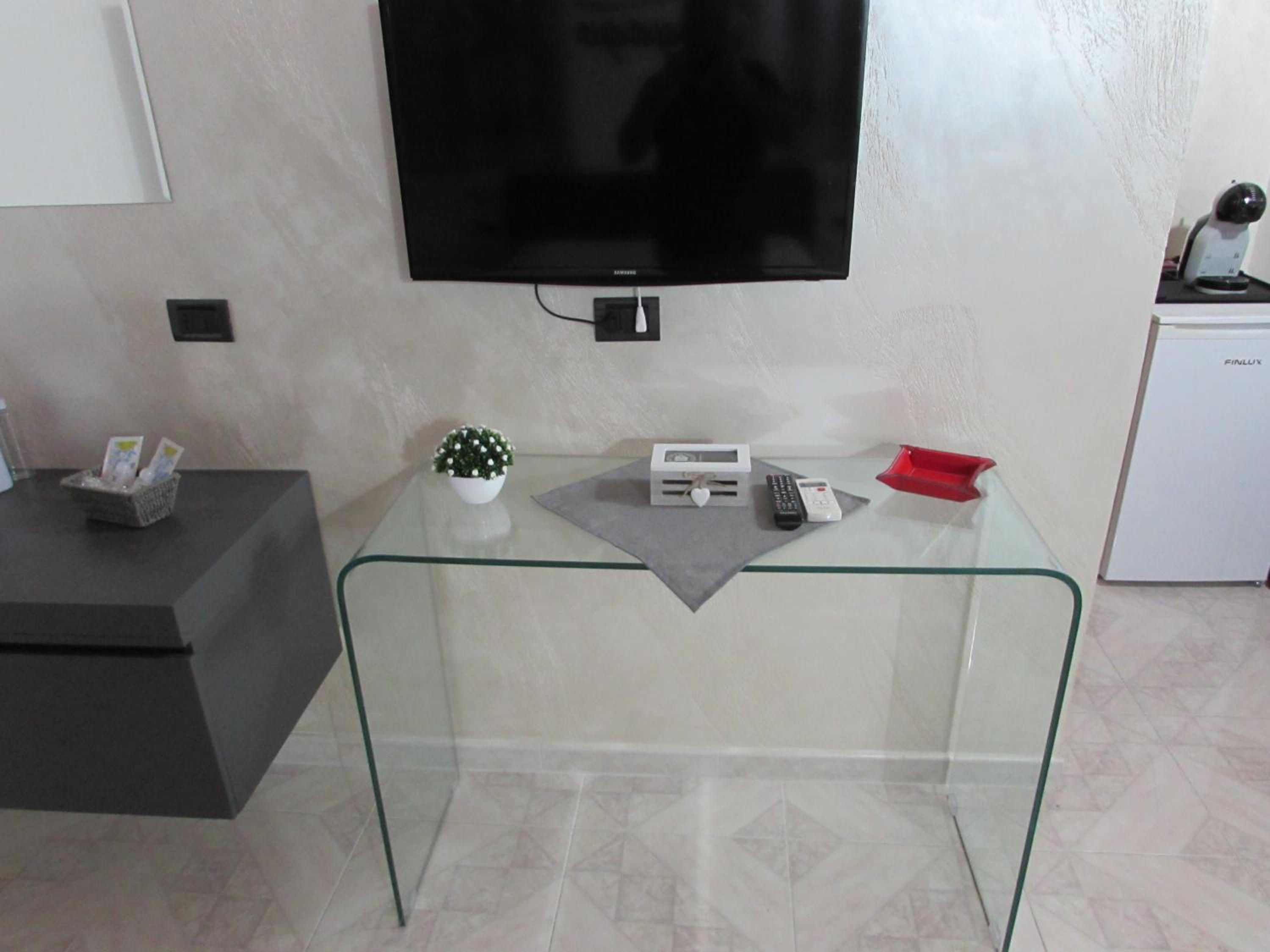 Standard Double Room - Photo 16