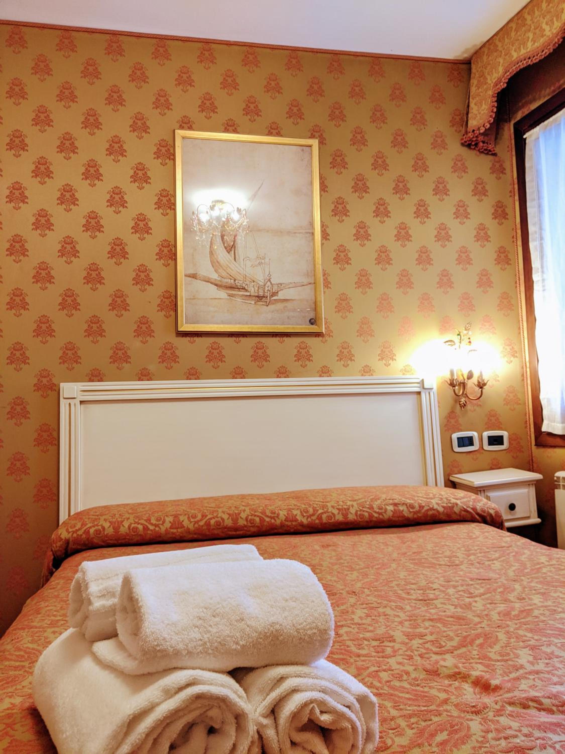Double Room with Private External Bathroom photo 1