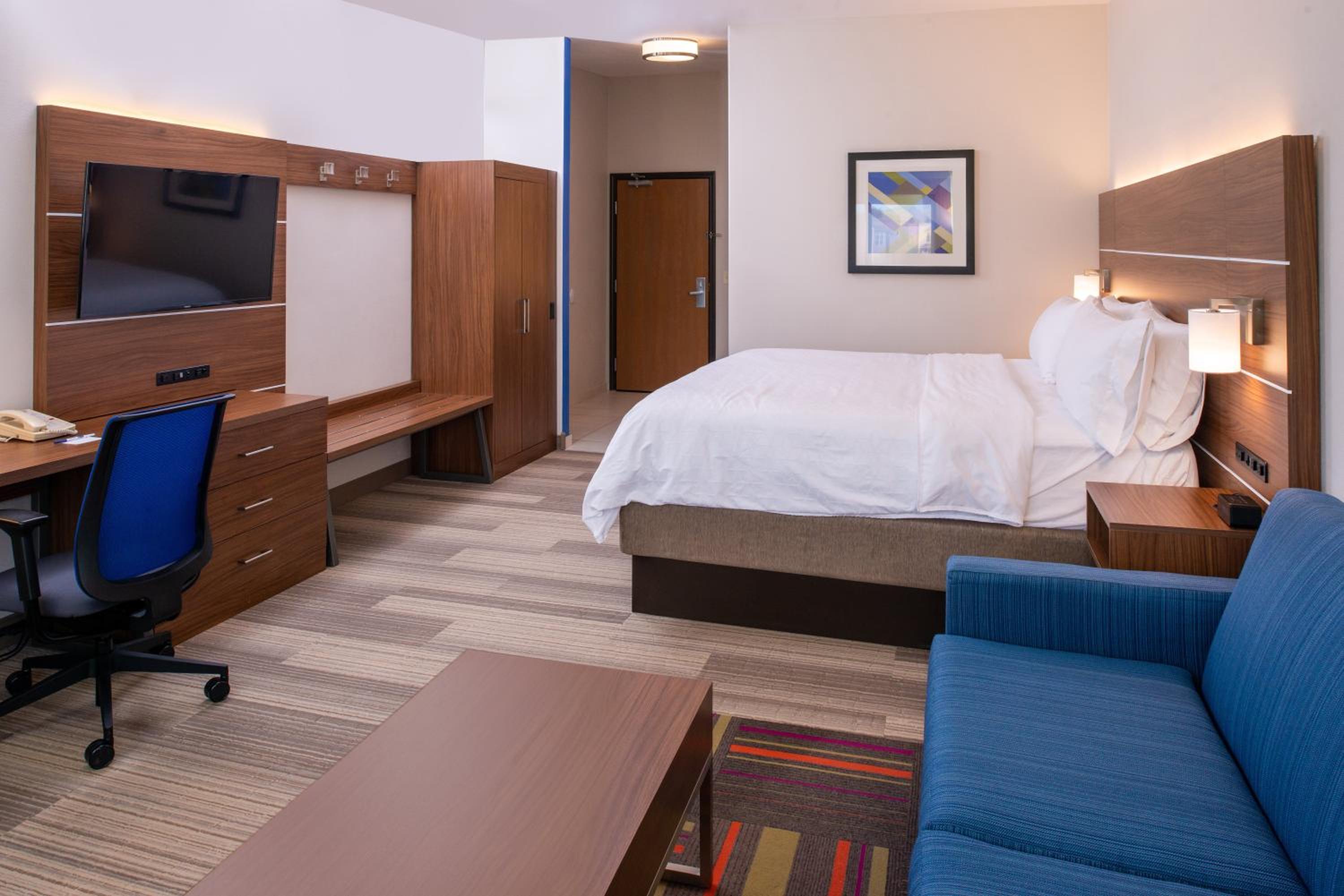 King Suite - Photo 2
