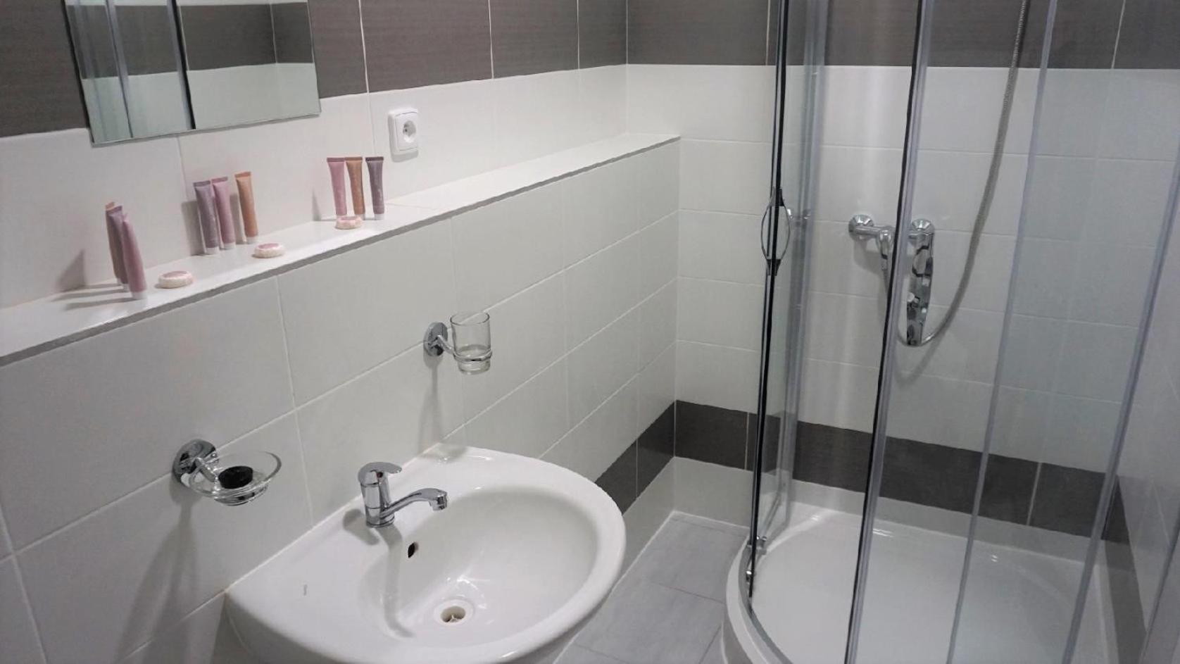 Double Room - Photo 6
