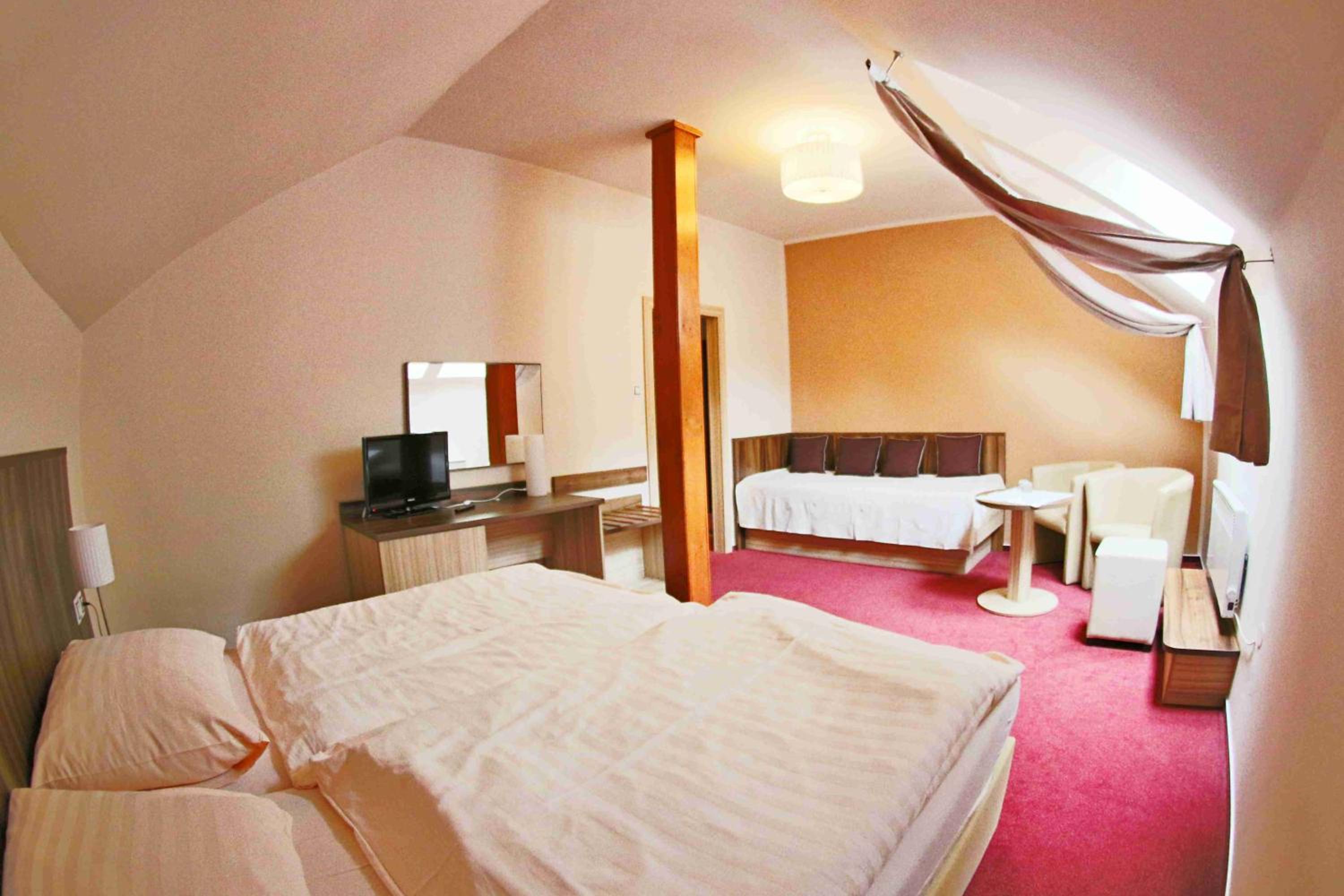 Double Room - Photo 10