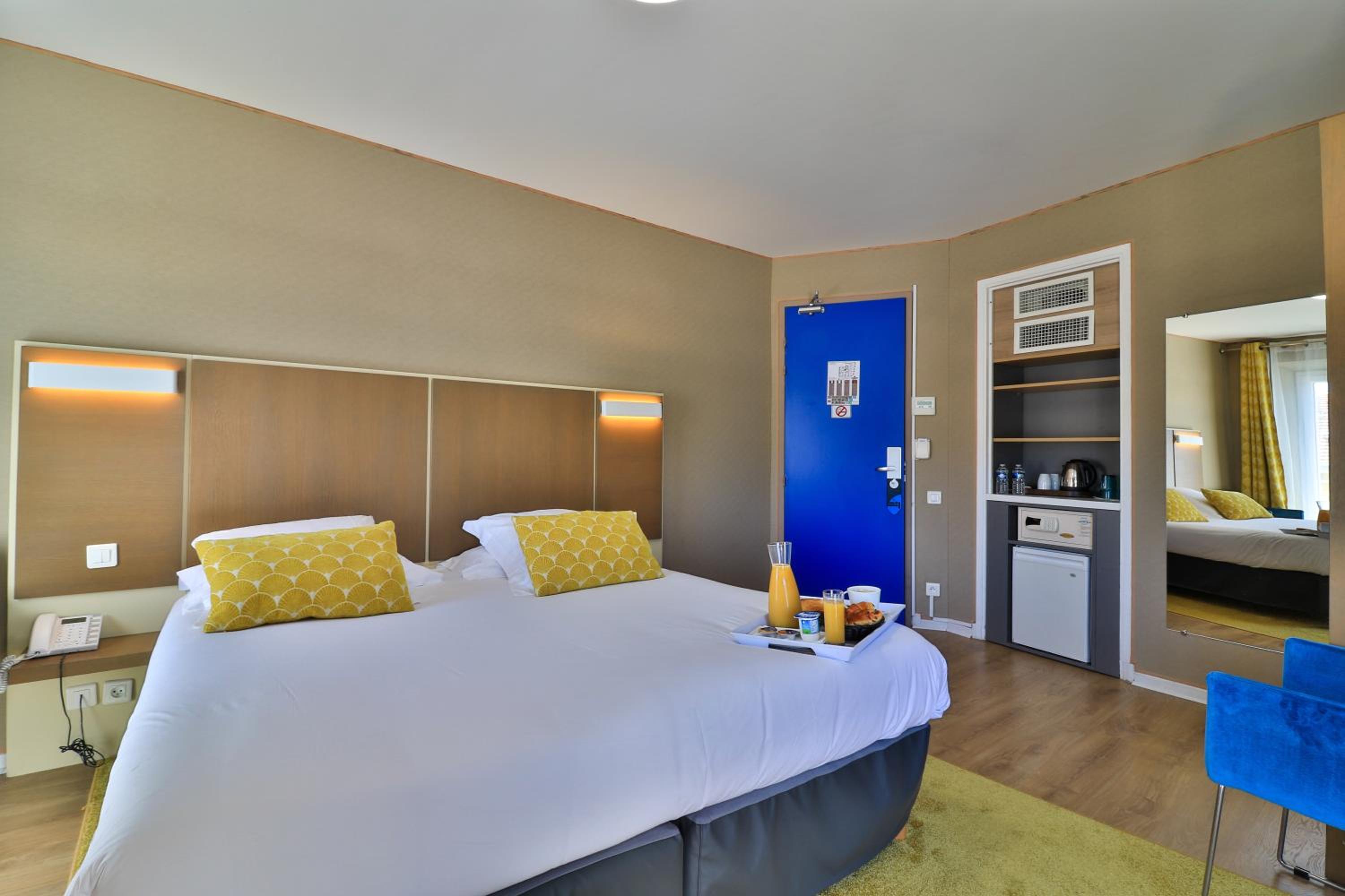 Superior Double Room with Balcony - Photo 9