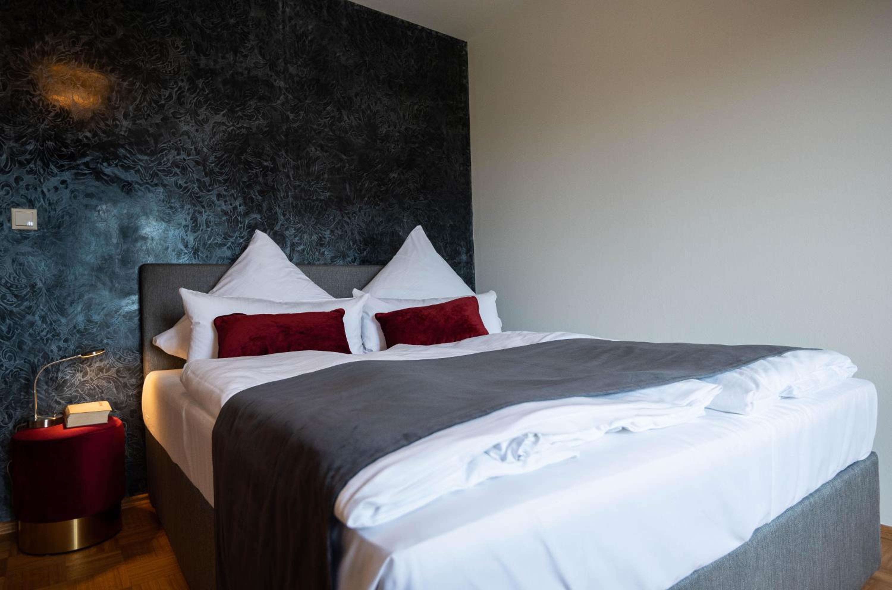 Double Room - Photo 7