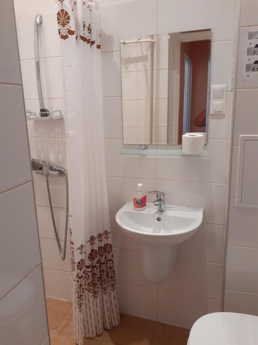 Family Room with Bathroom photo 1