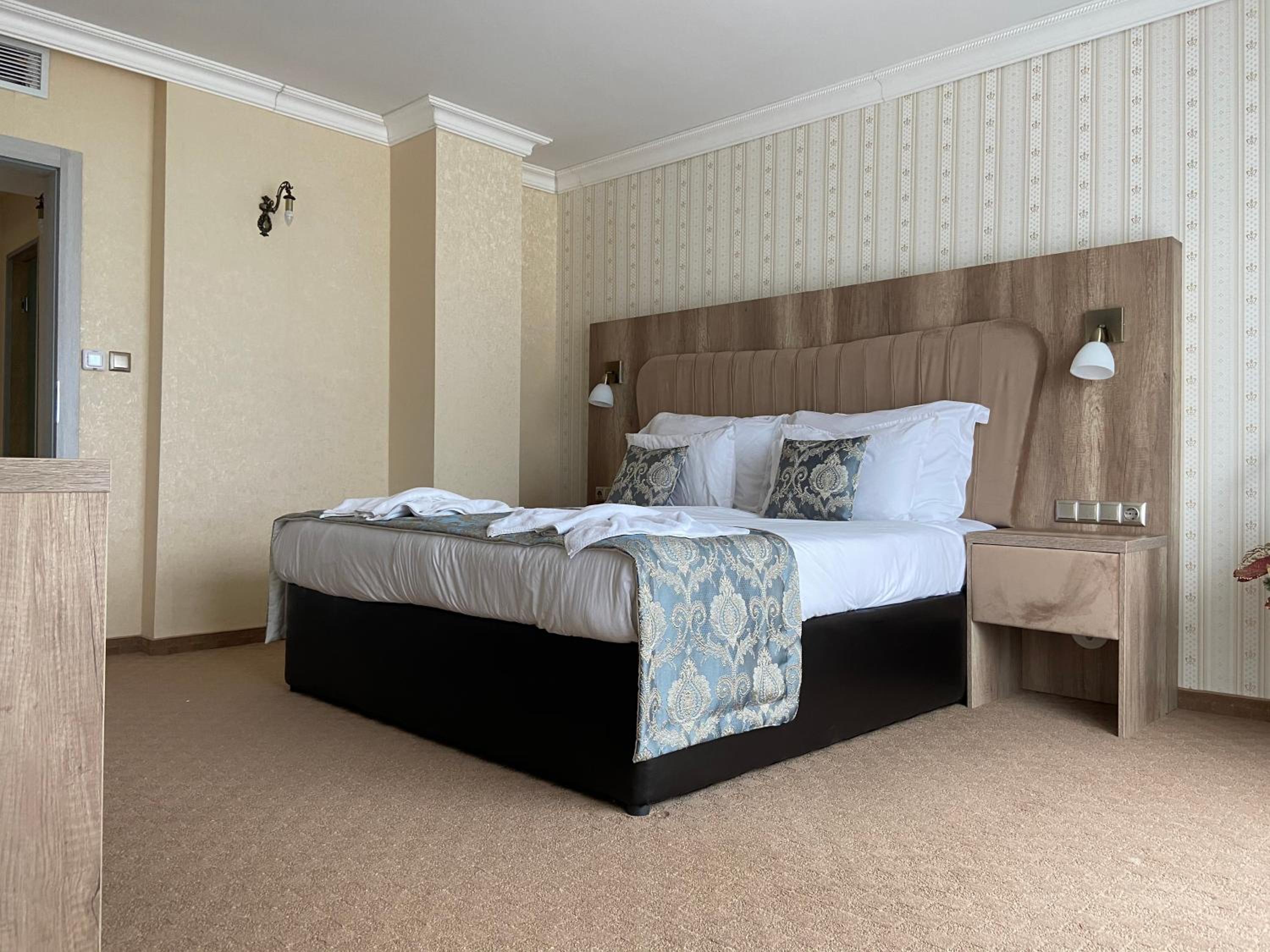 Deluxe Double Room - Photo 1