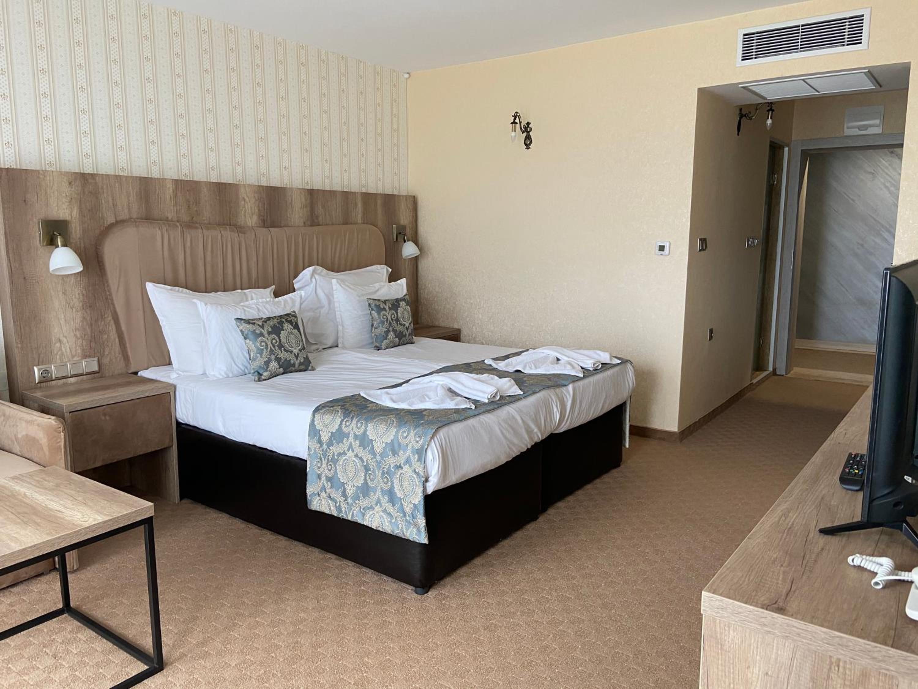 Deluxe Double Room - Photo 2