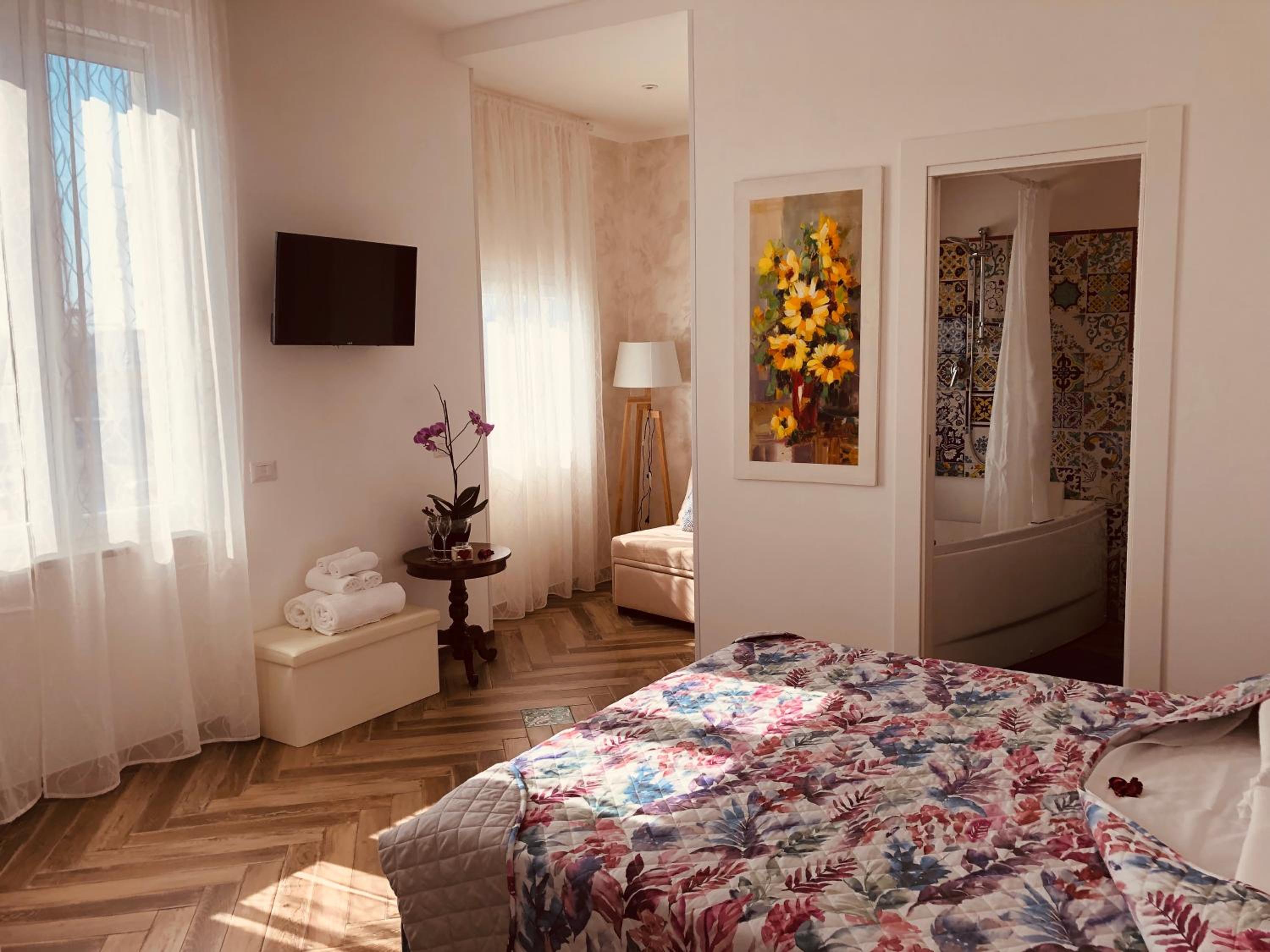 Double Room with Hot Tub and Sea View