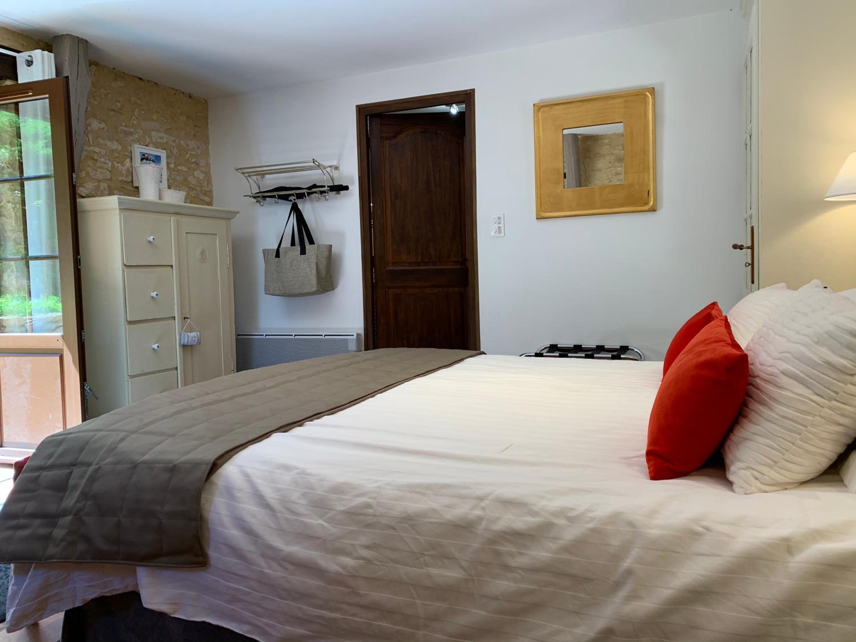 Standard Double or Twin Room photo 3