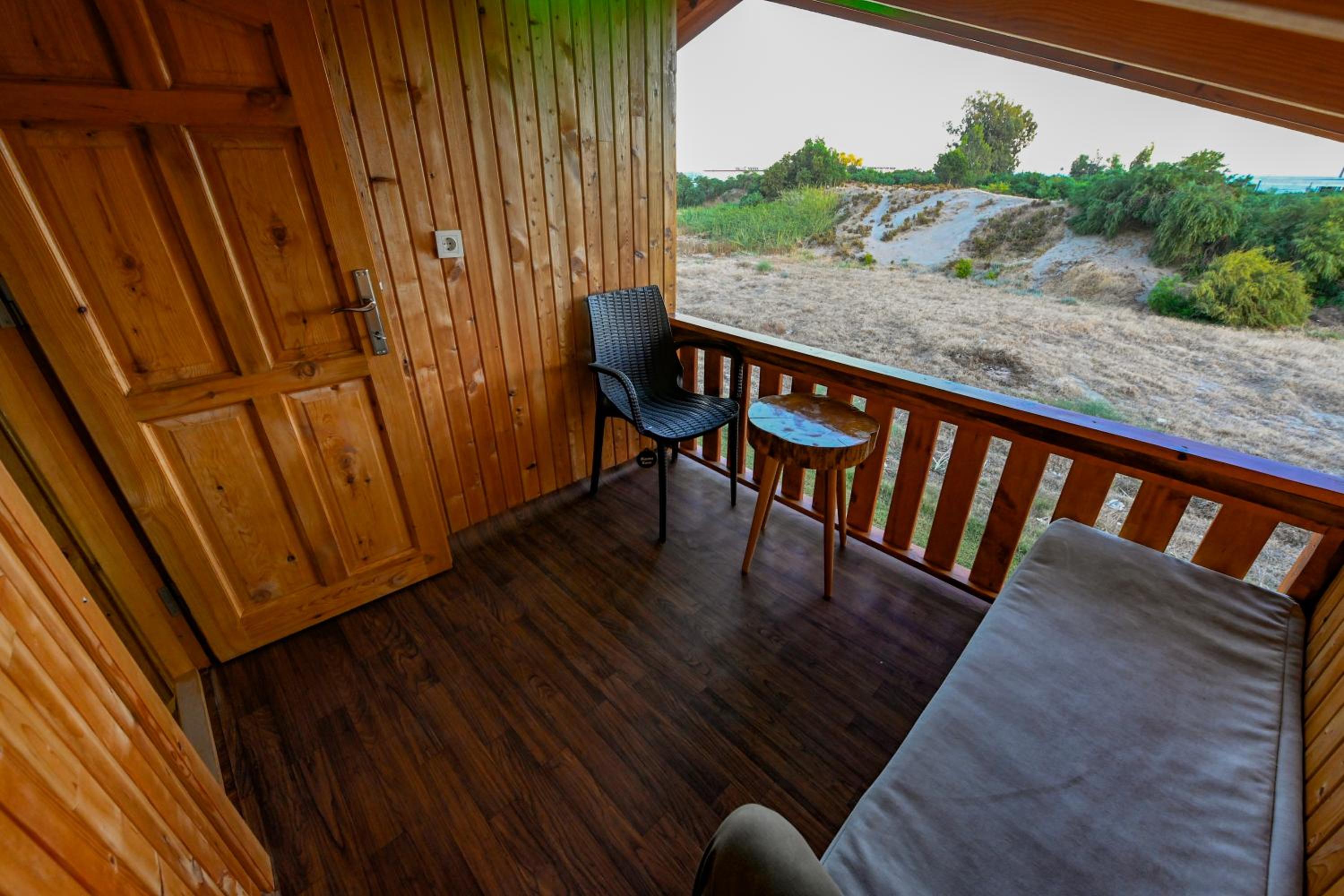 Superior Bungalow - Photo 8