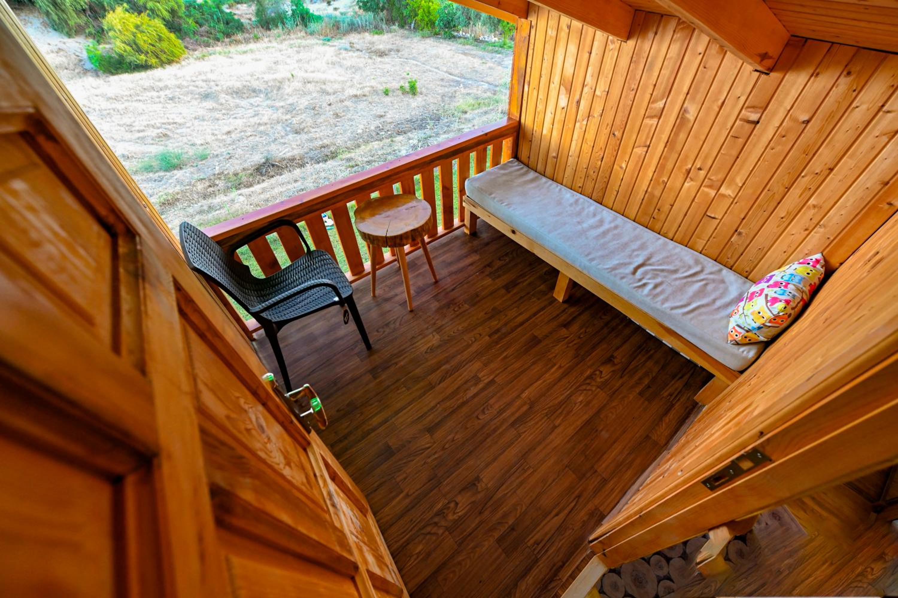 Superior Bungalow - Photo 3