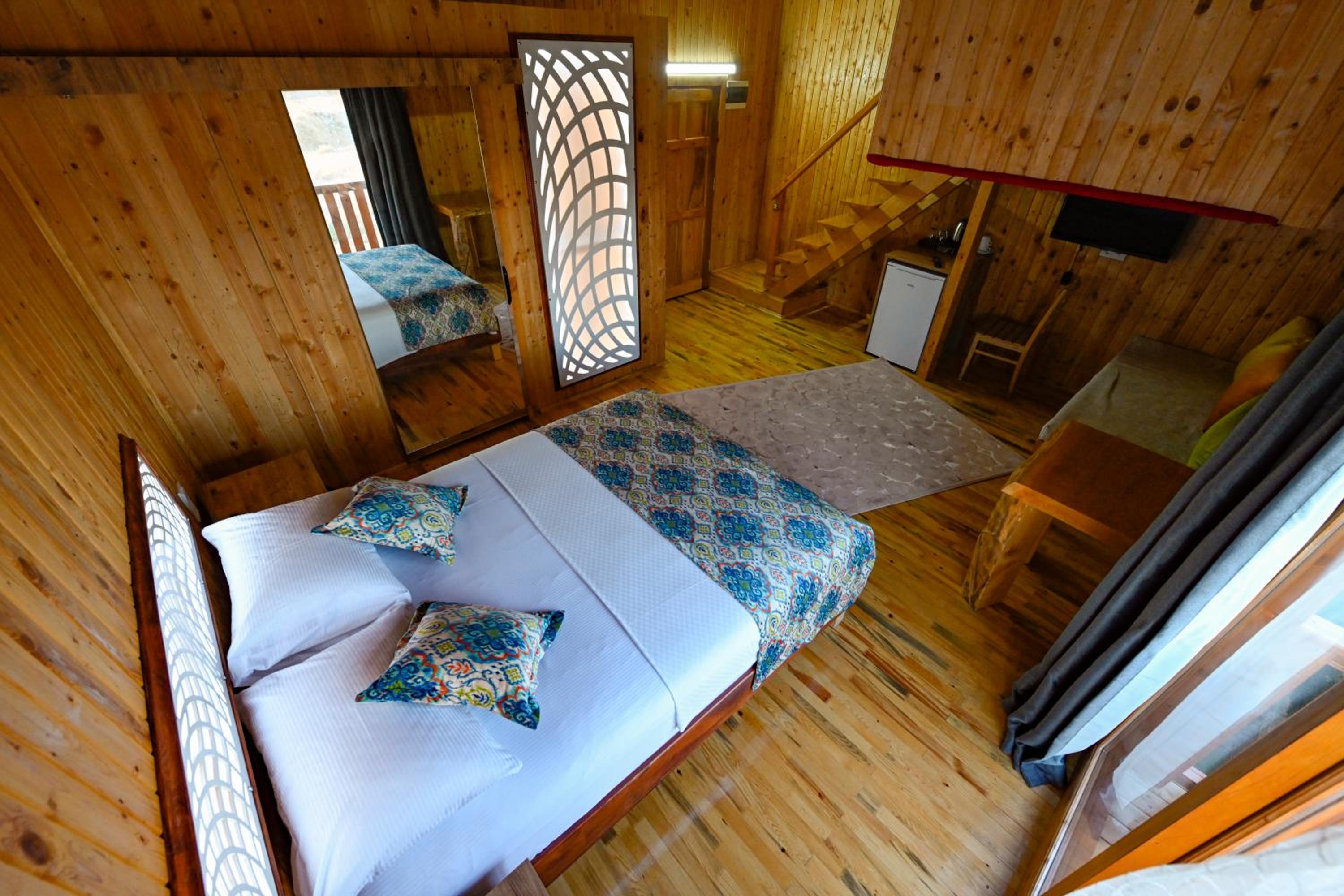 Superior Bungalow - Photo 6