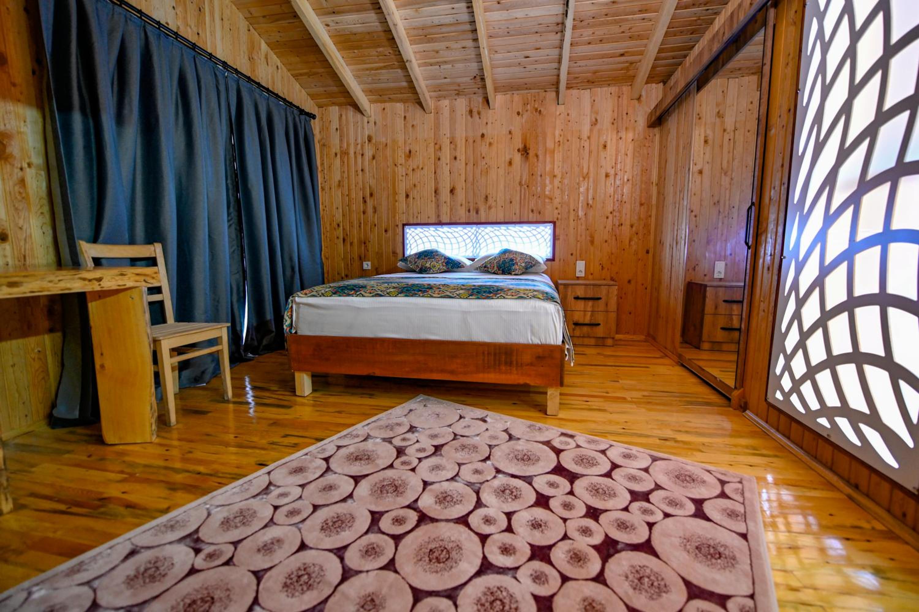 Superior Bungalow - Photo 5