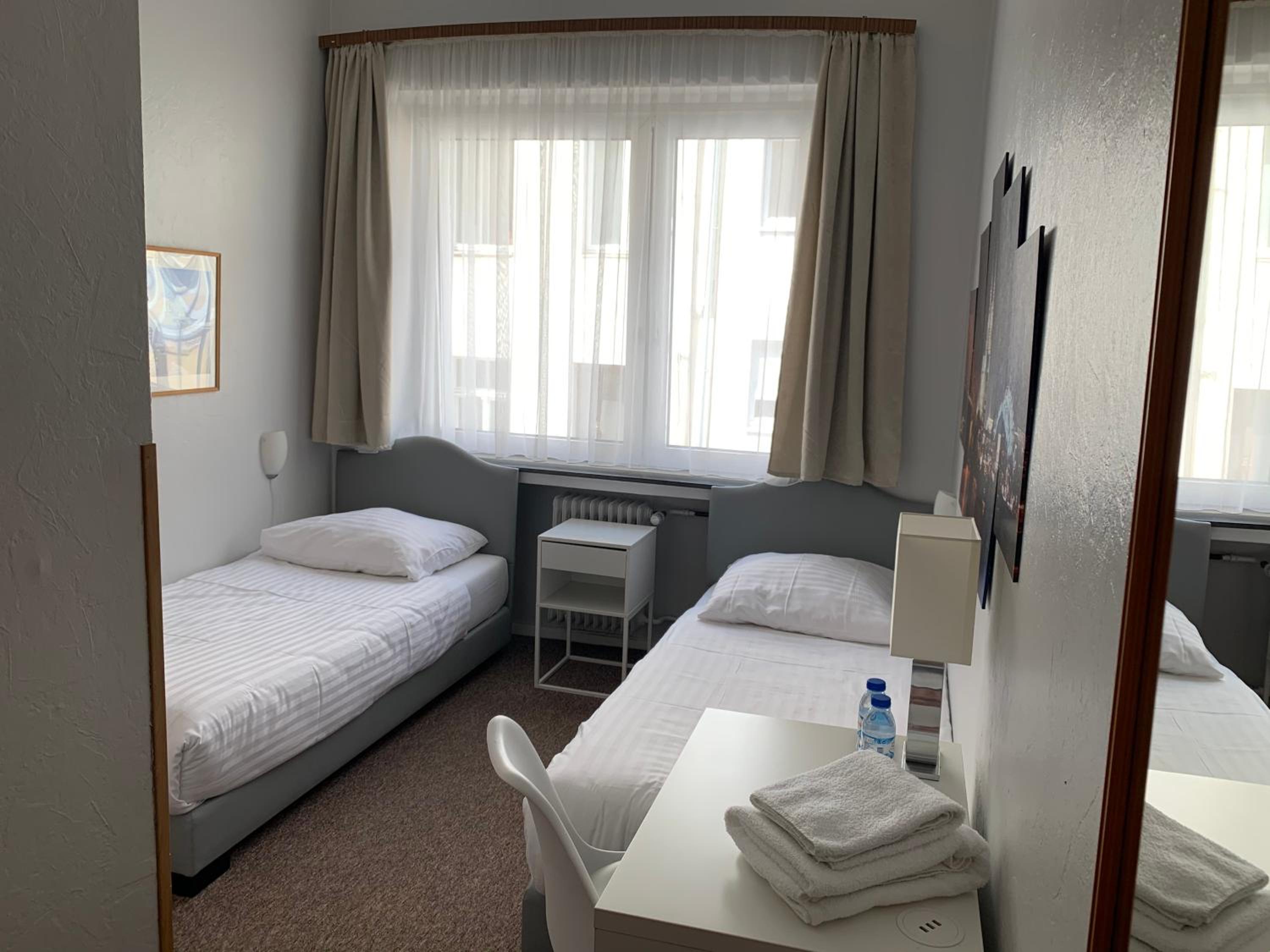 Double or Twin Room - Photo 8