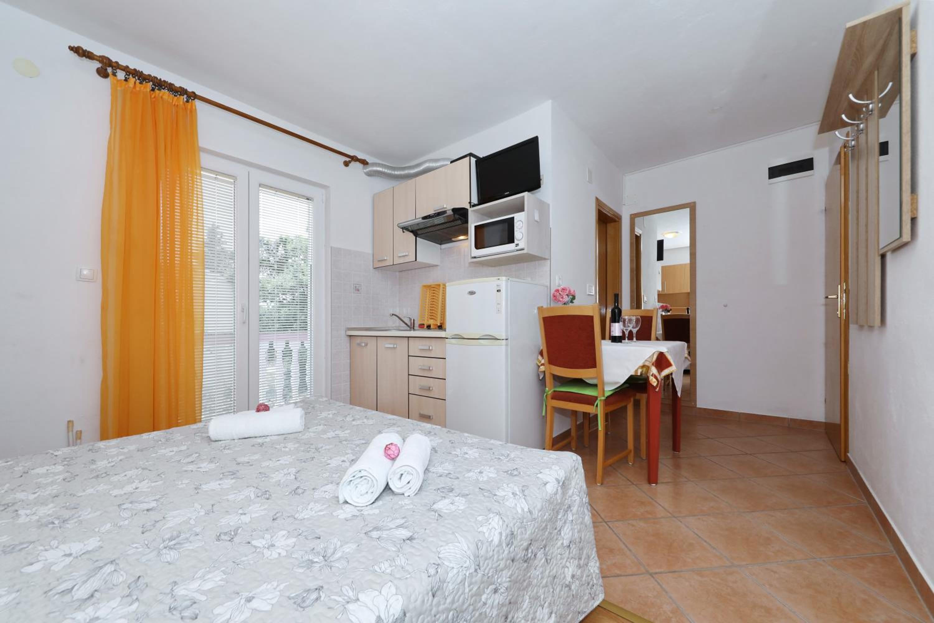Studio with Balcony photo 1