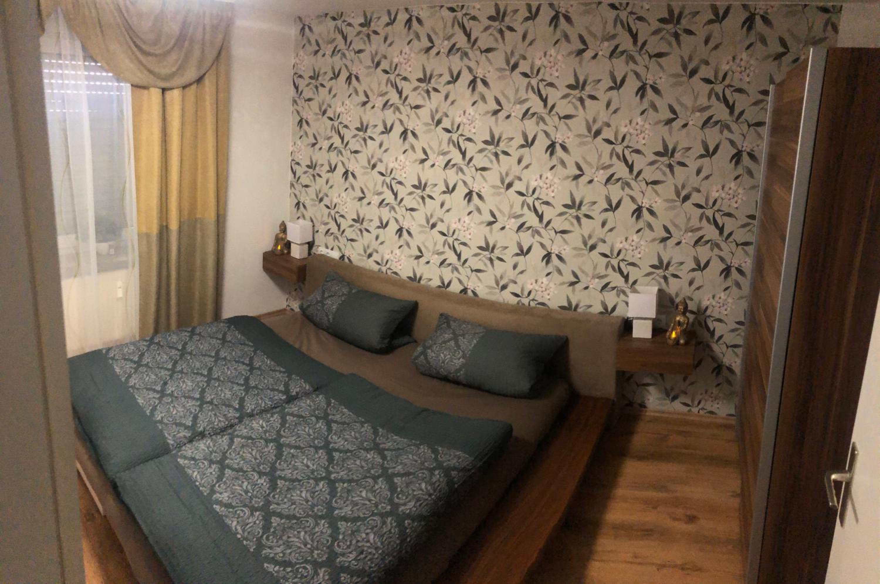 One-Bedroom Apartment - Photo 1