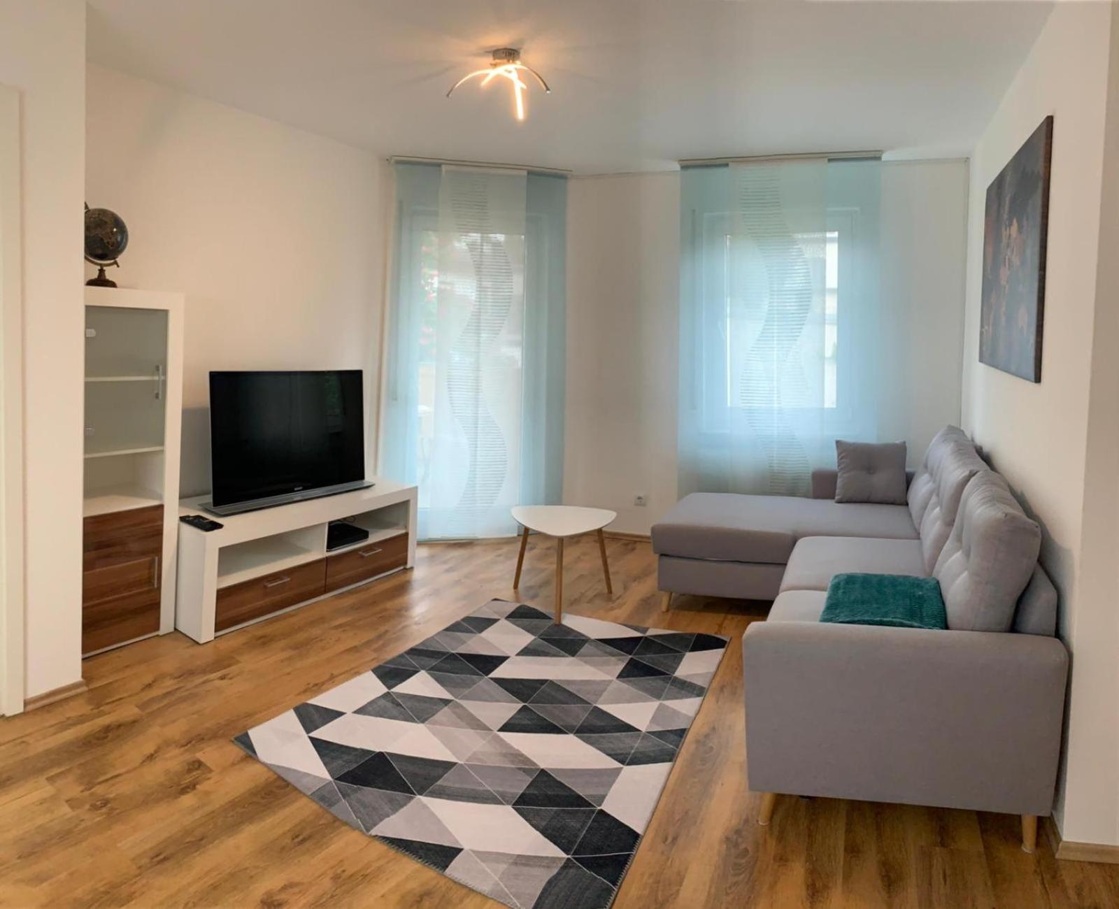 One-Bedroom Apartment - Photo 3