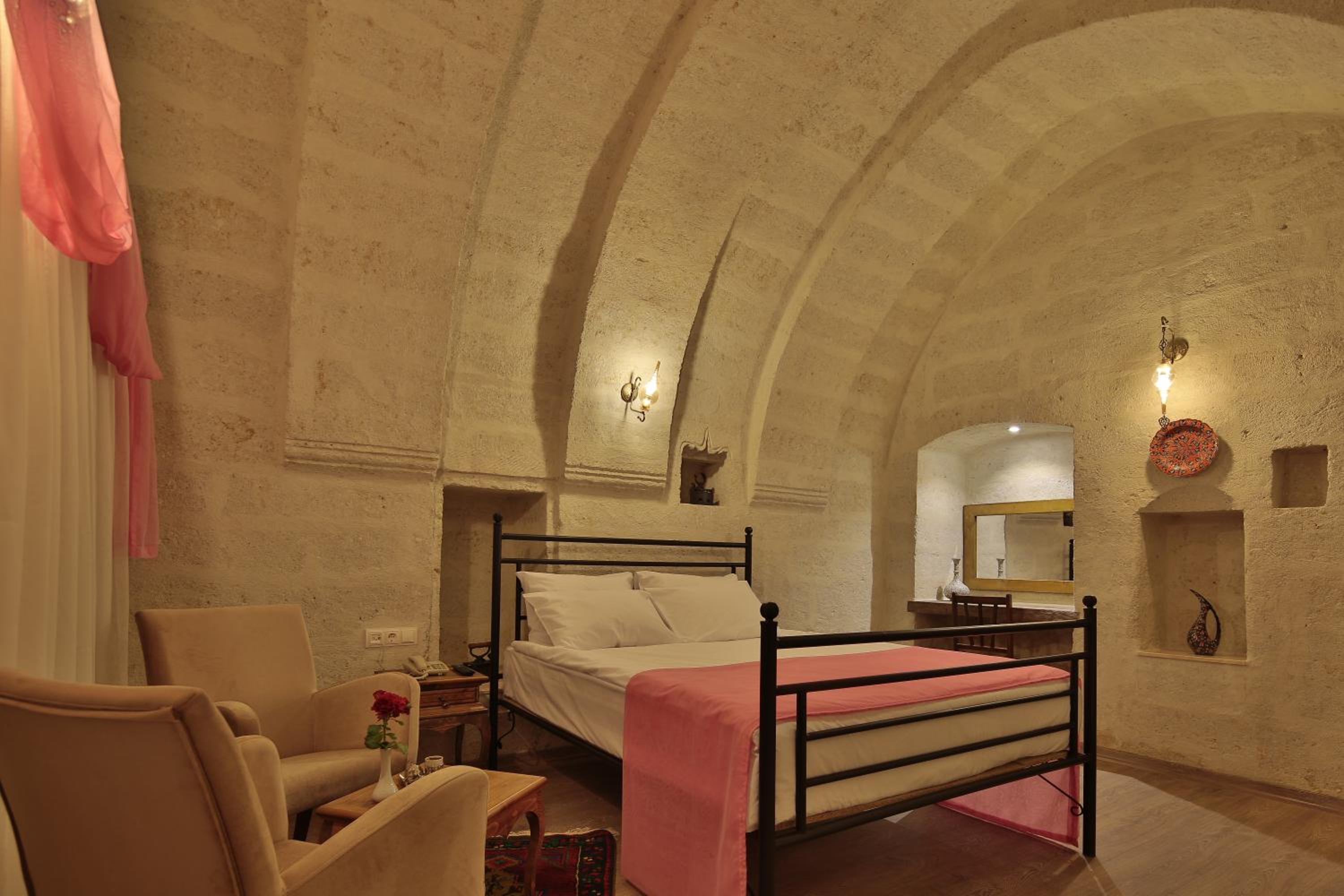 Honeymoon Suite photo 1