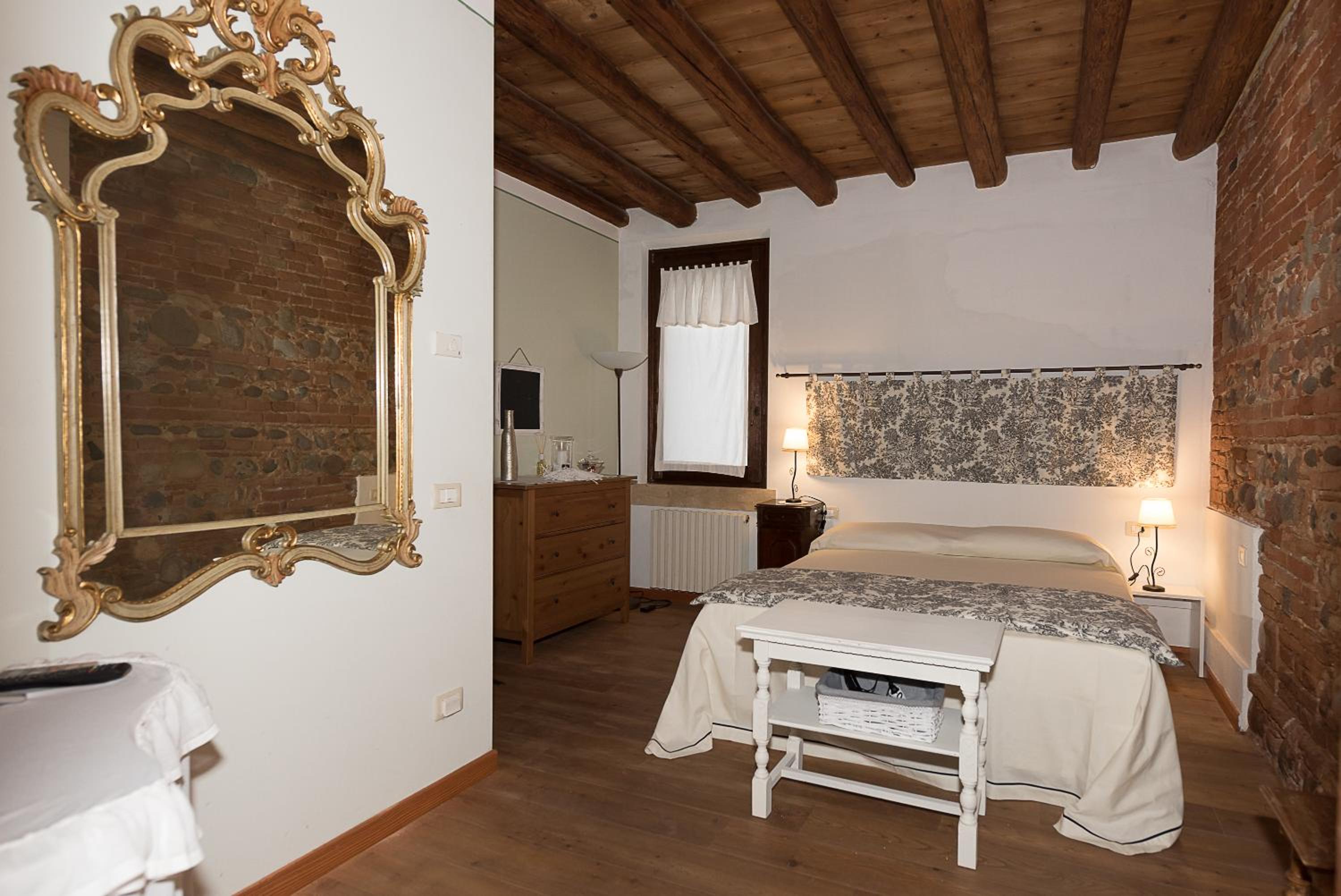 Double Room with Private Bathroom - Photo 4