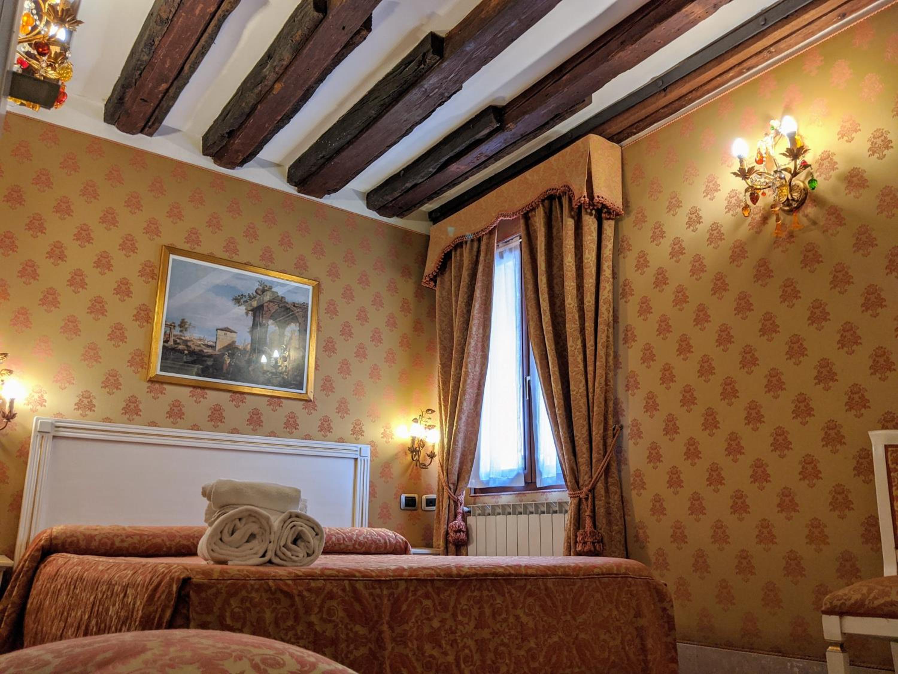 Standard Double Room photo 2