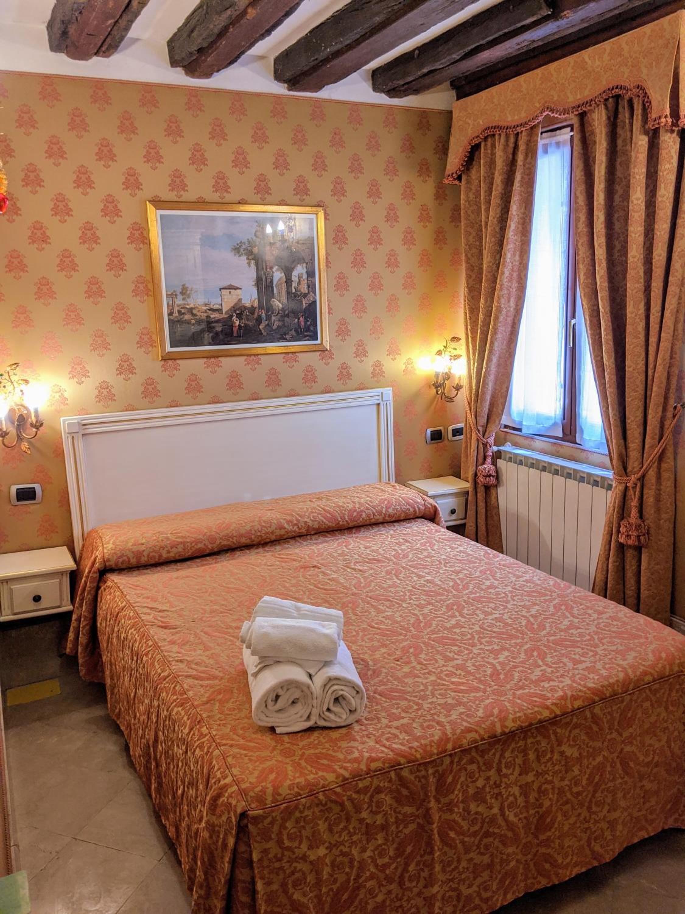 Standard Double Room photo 3