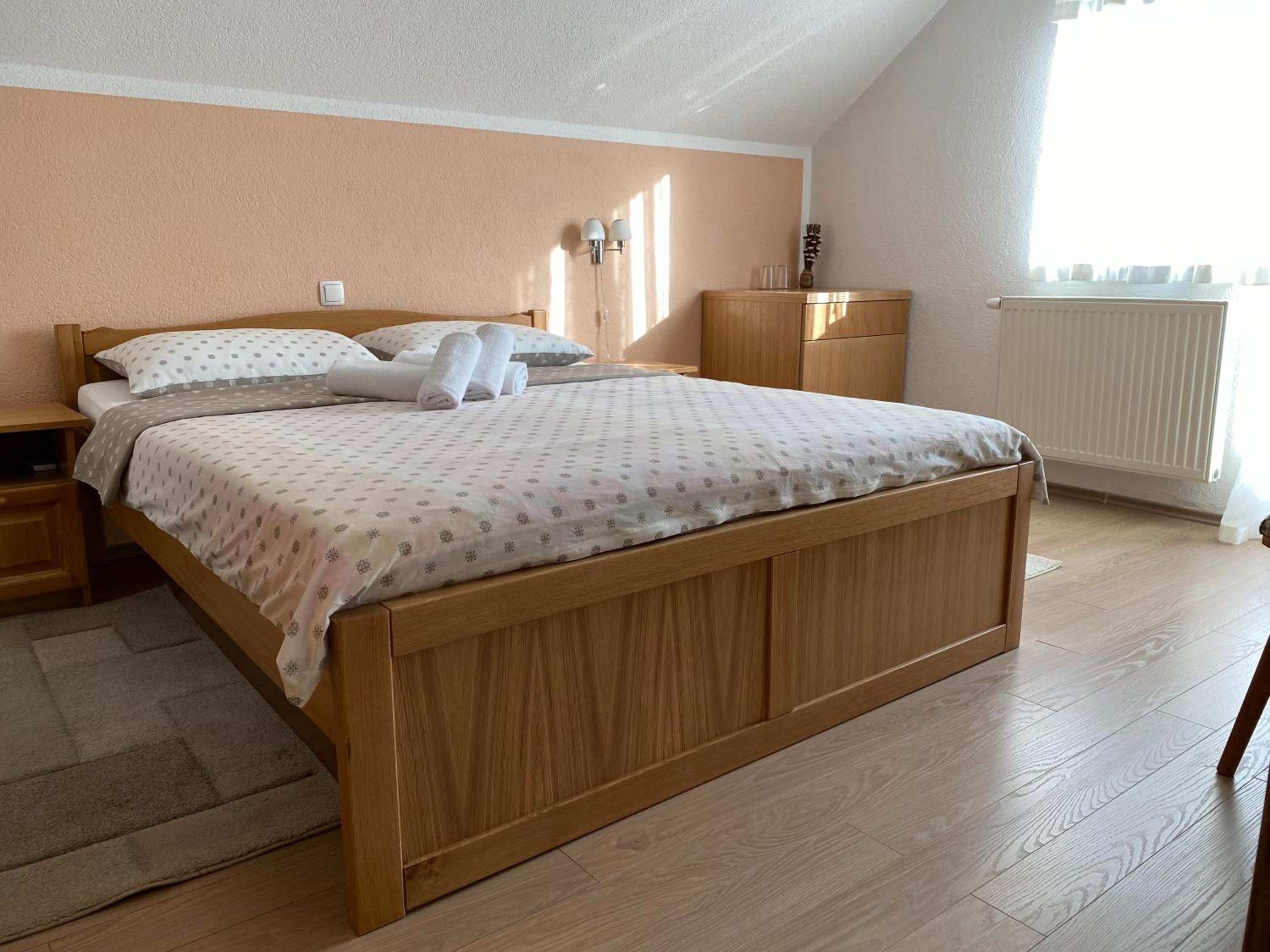 Double Room with Balcony - Photo 9