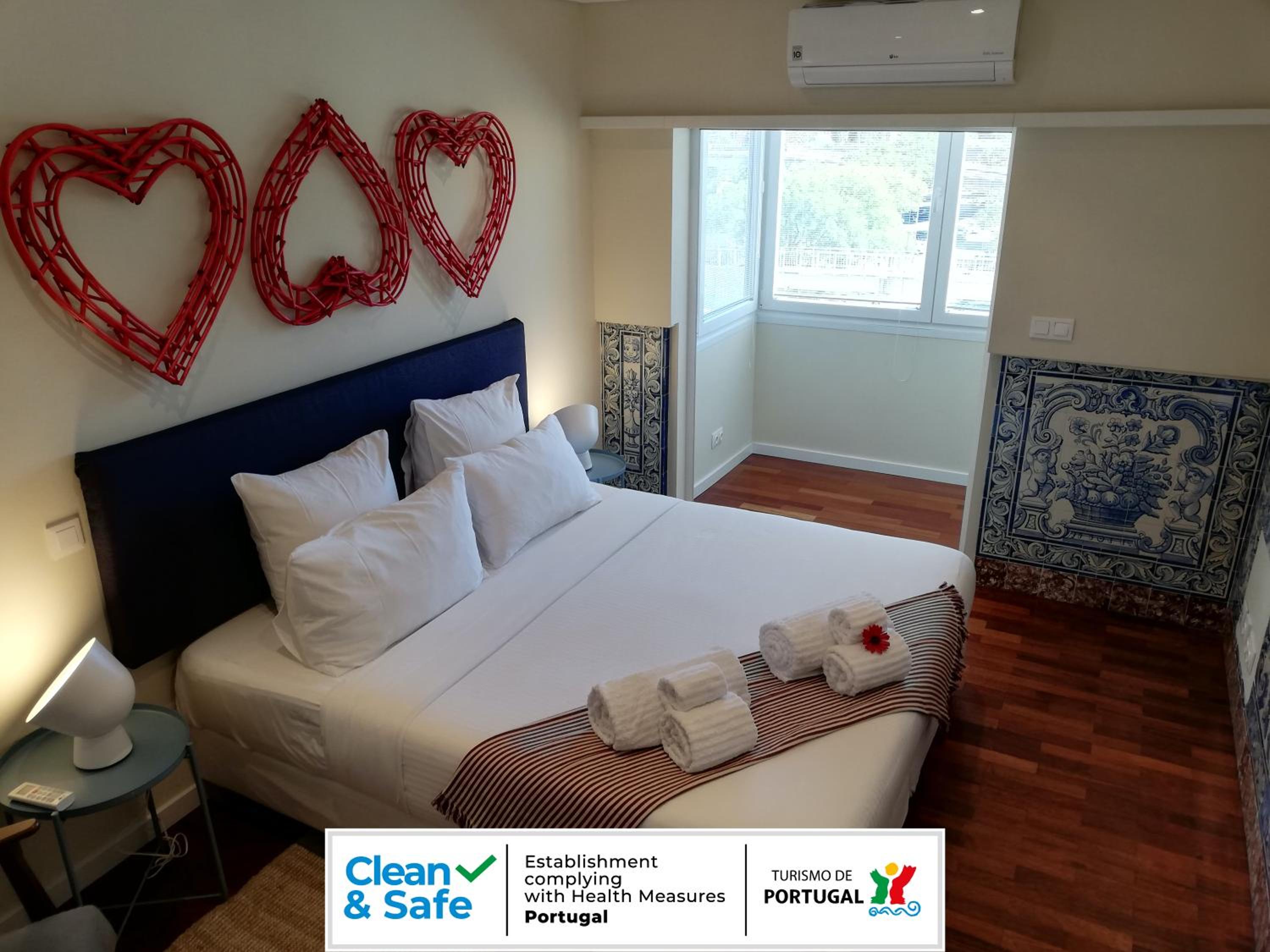 Deluxe Double Room (2 Adults + 1 Child)