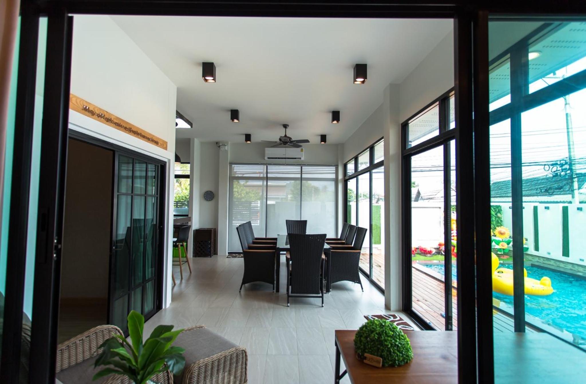 Villa with Private Pool - Photo 18