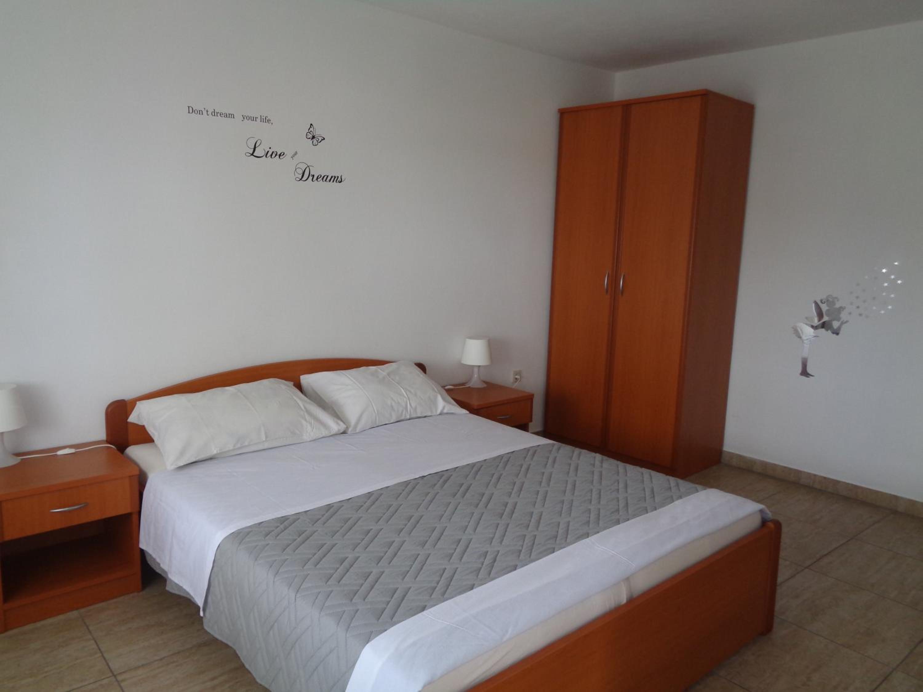 One-Bedroom Apartment with Sea View photo 1