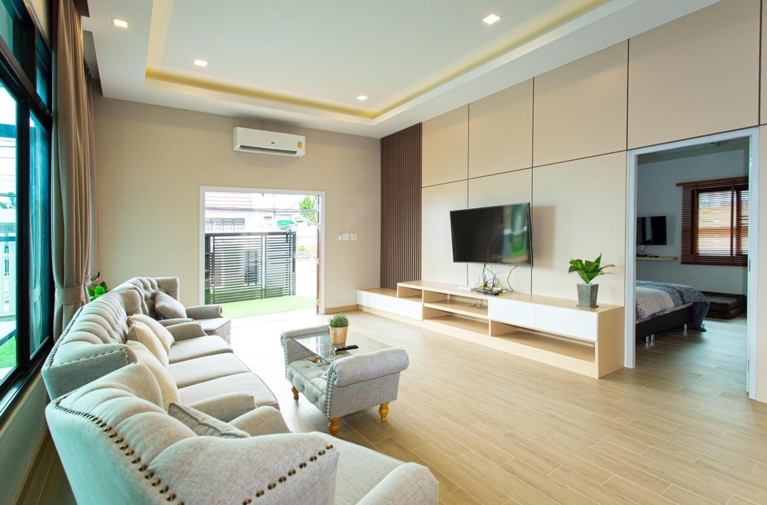 Villa with Private Pool - Photo 9