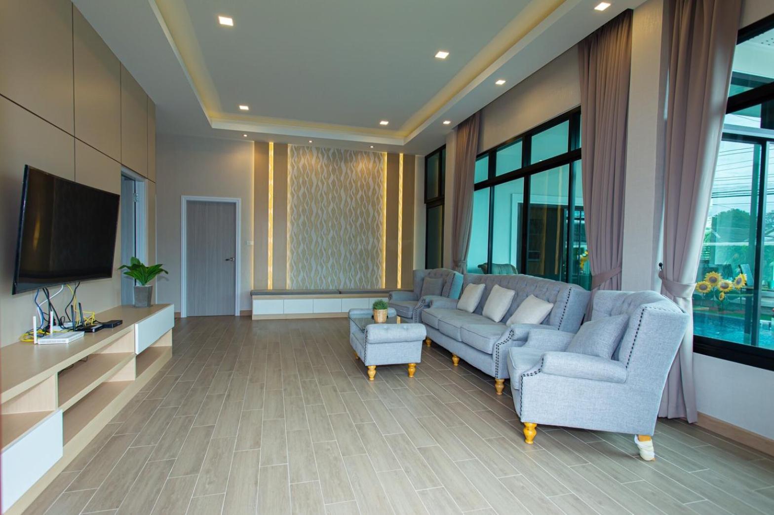 Villa with Private Pool - Photo 8