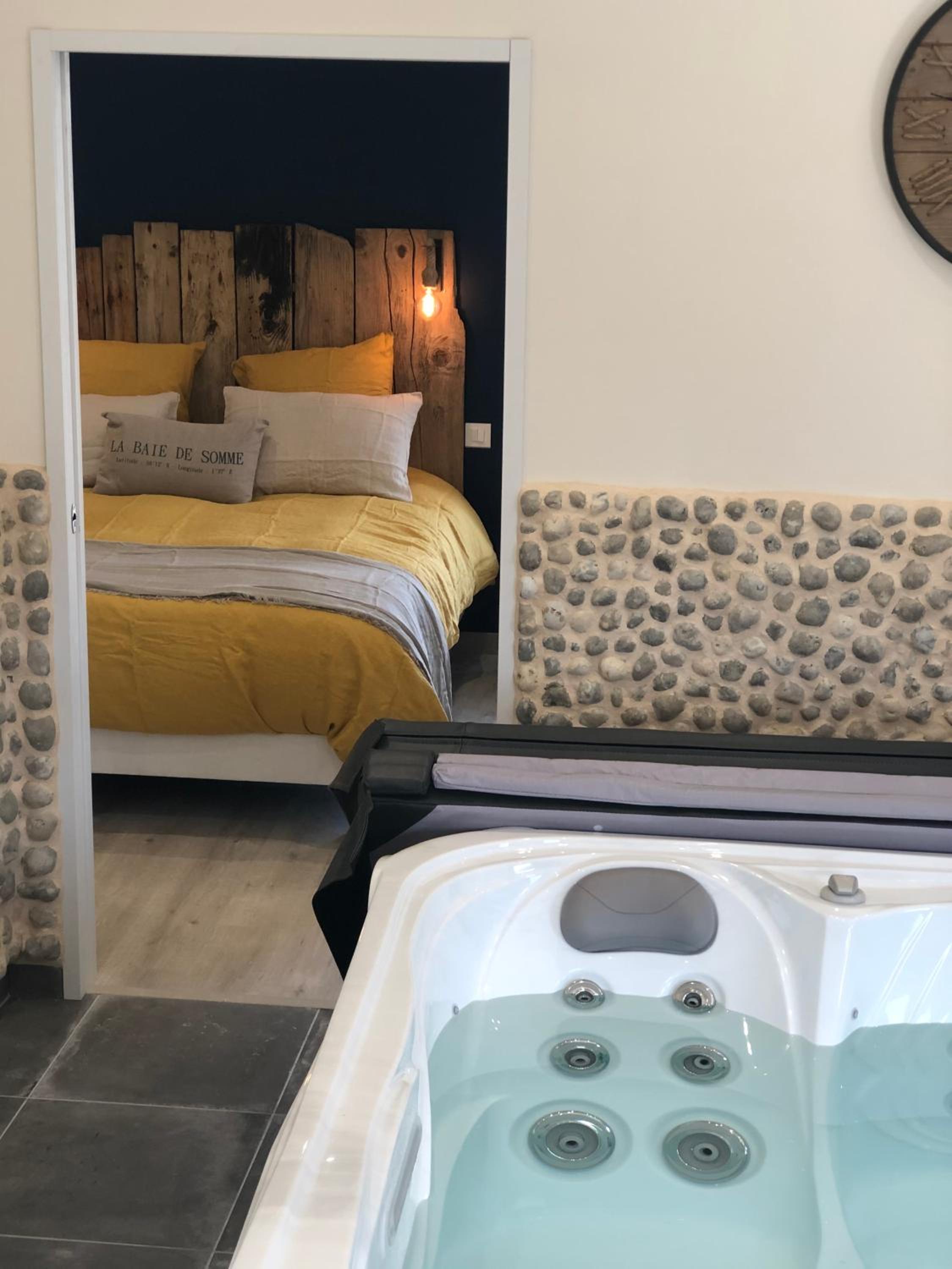 Suite with Spa Access photo 2
