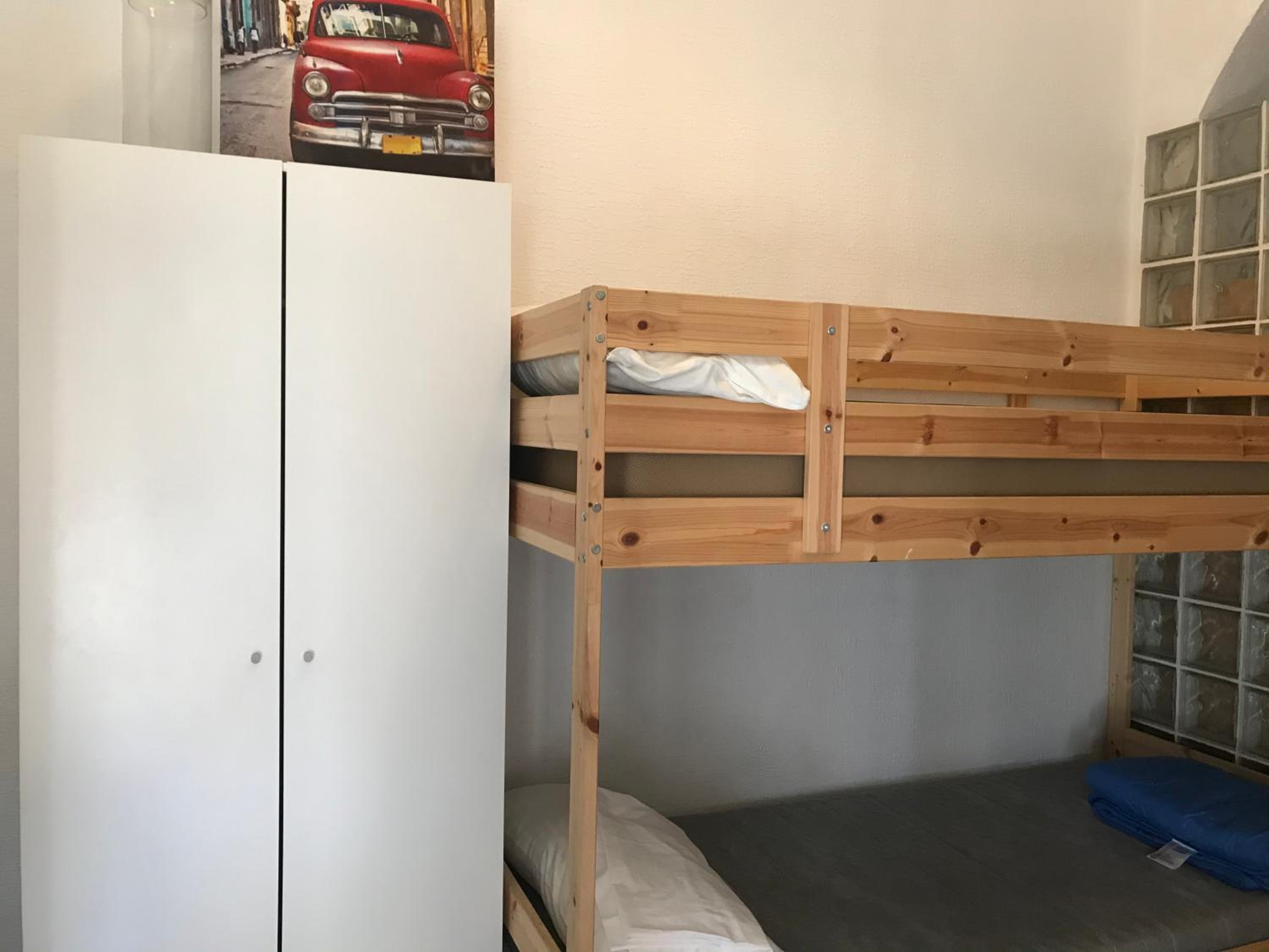 Habitación Familiar con Baño Compartido (CA00981)