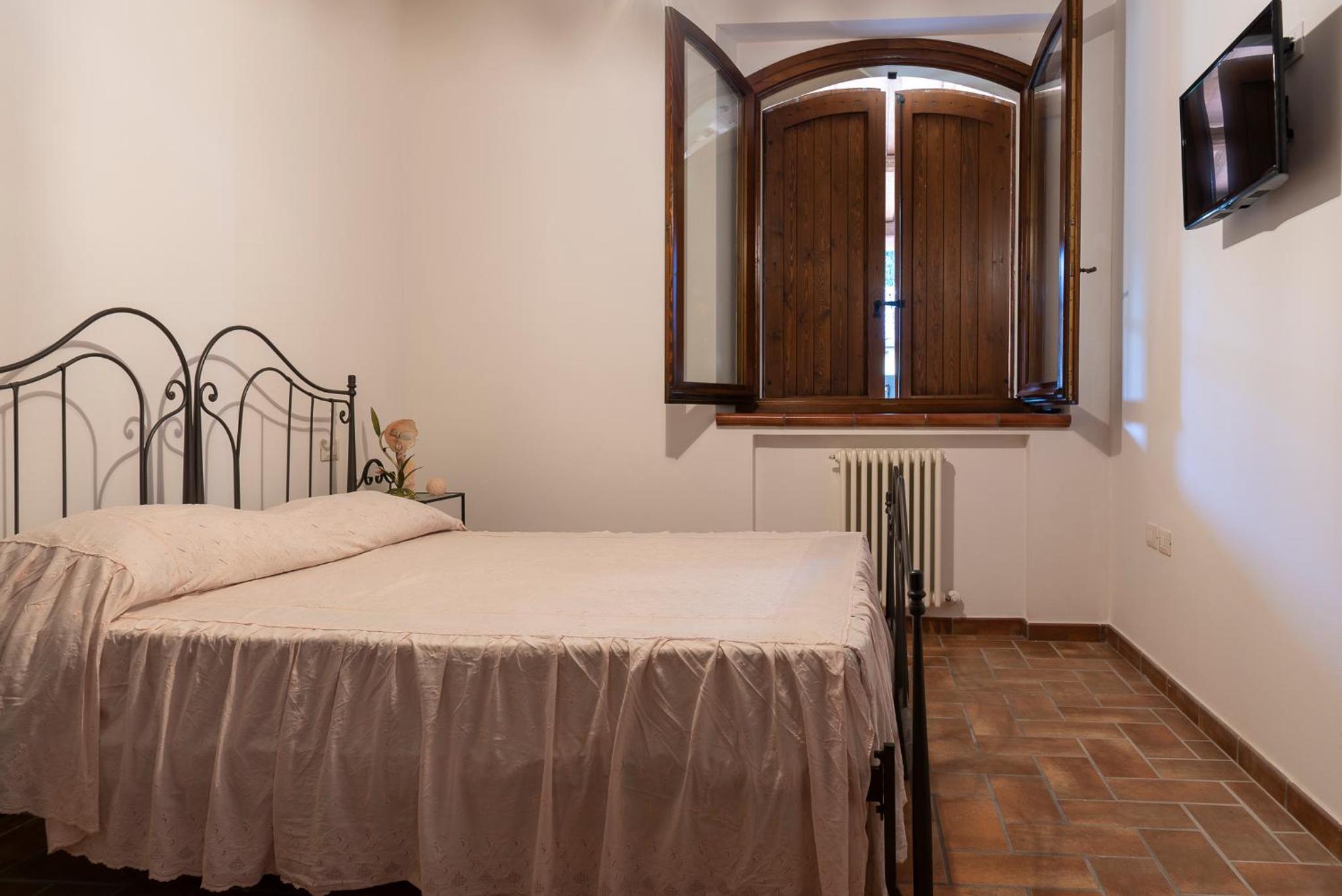 One-Bedroom Apartment - Photo 12