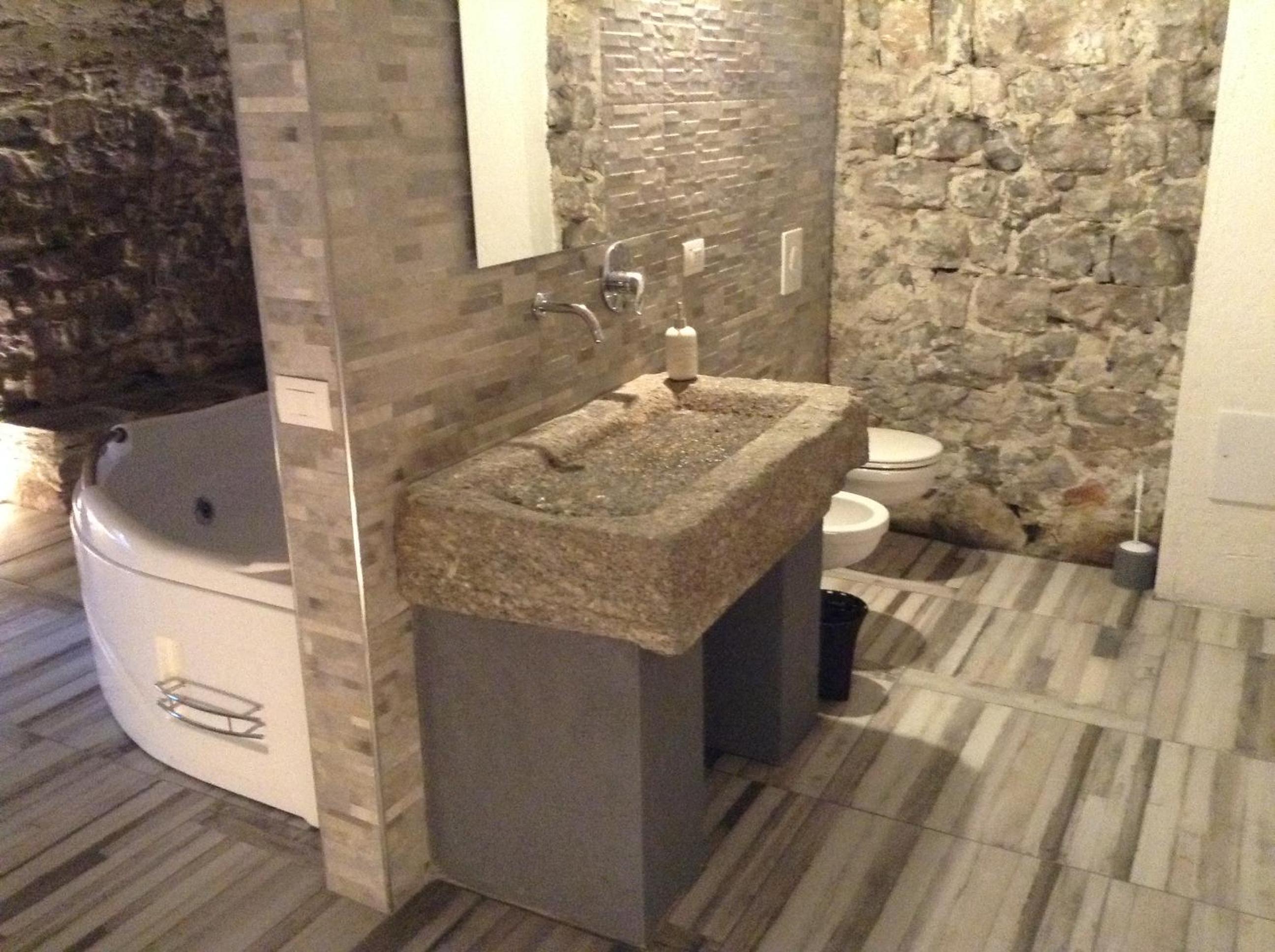 King Room with Spa Bath - Photo 2
