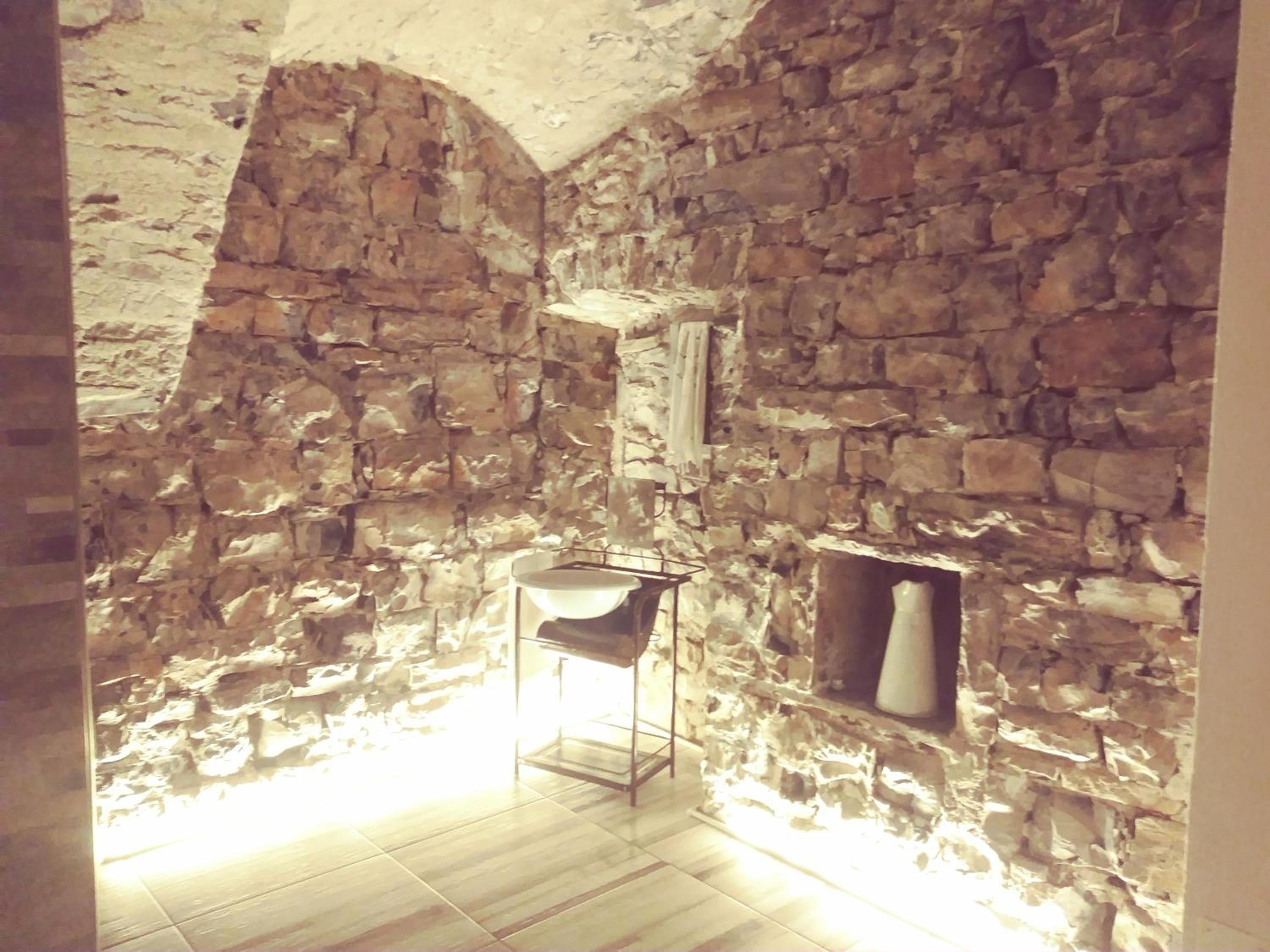 King Room with Spa Bath - Photo 6