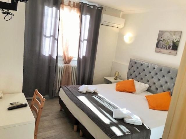 Standard Double Room photo 3